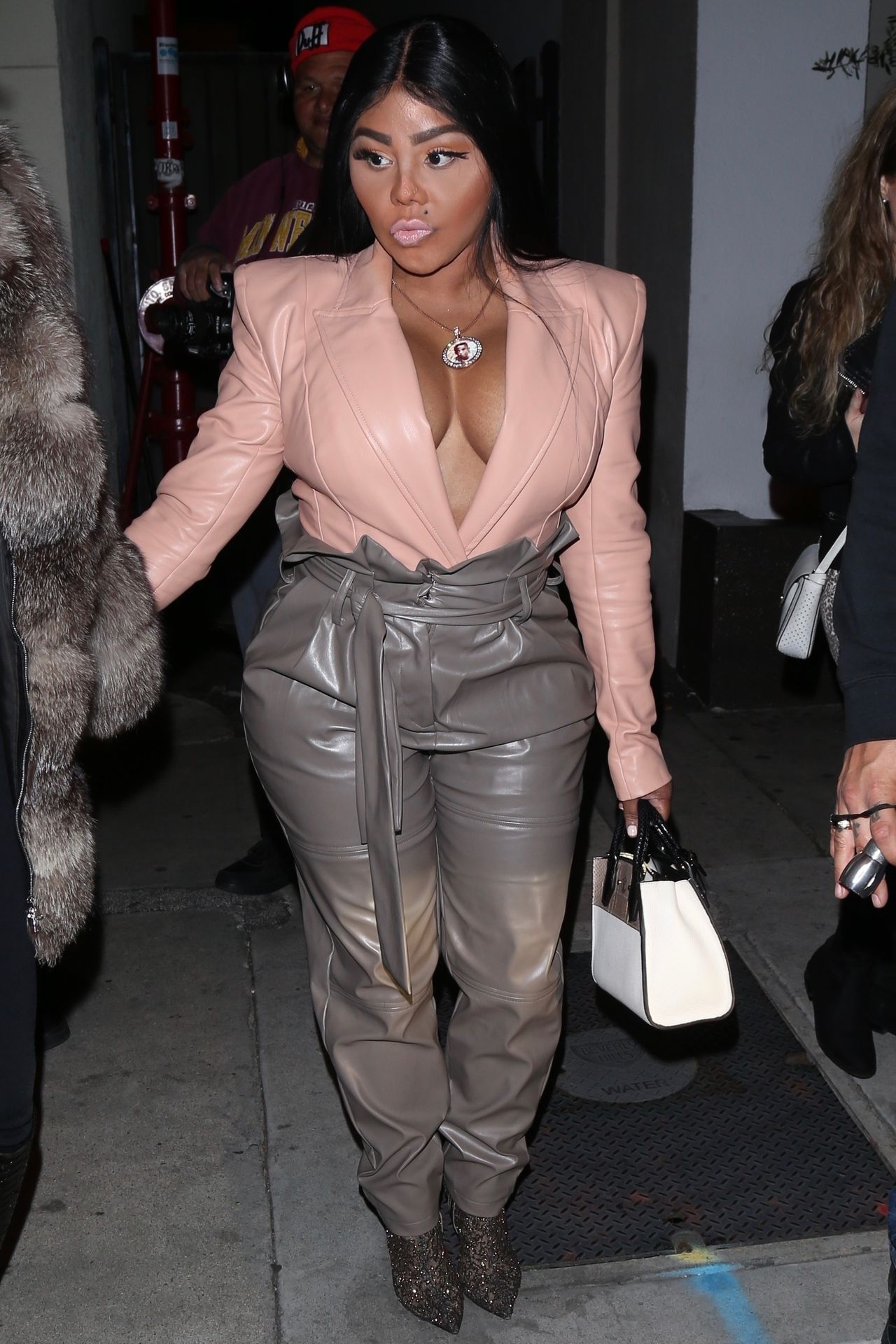 Lil’ Kim Seen Outside Craig’s Restaurant In West Hollywood 0059