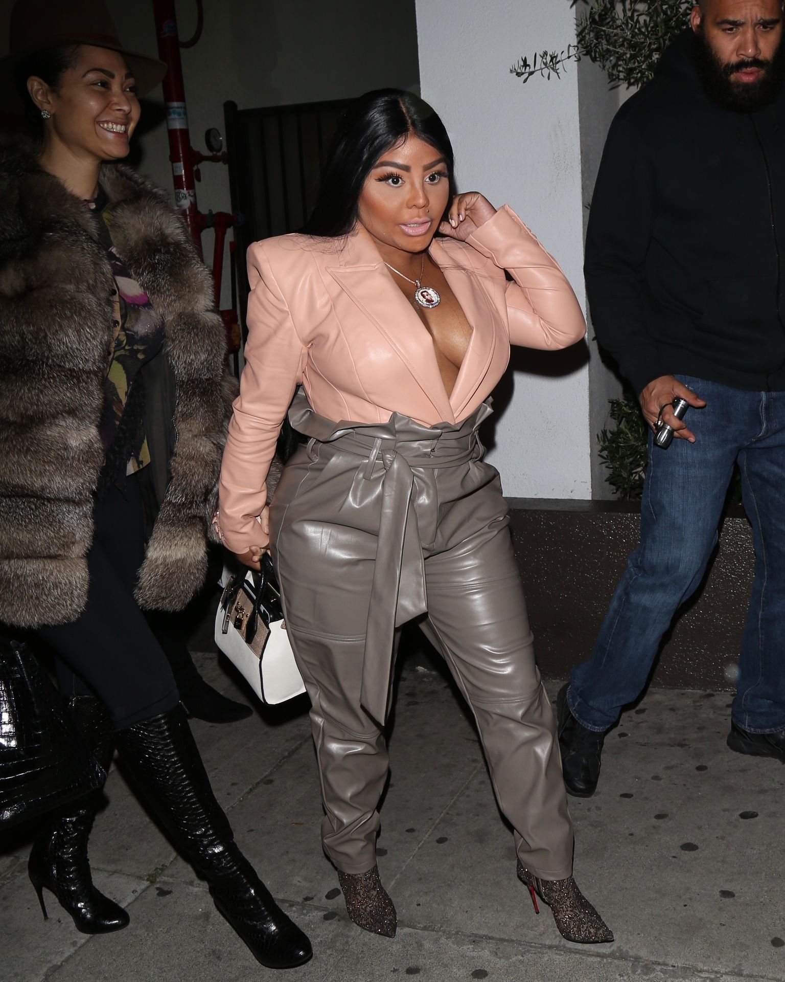 Lil’ Kim Seen Outside Craig’s Restaurant In West Hollywood 0067