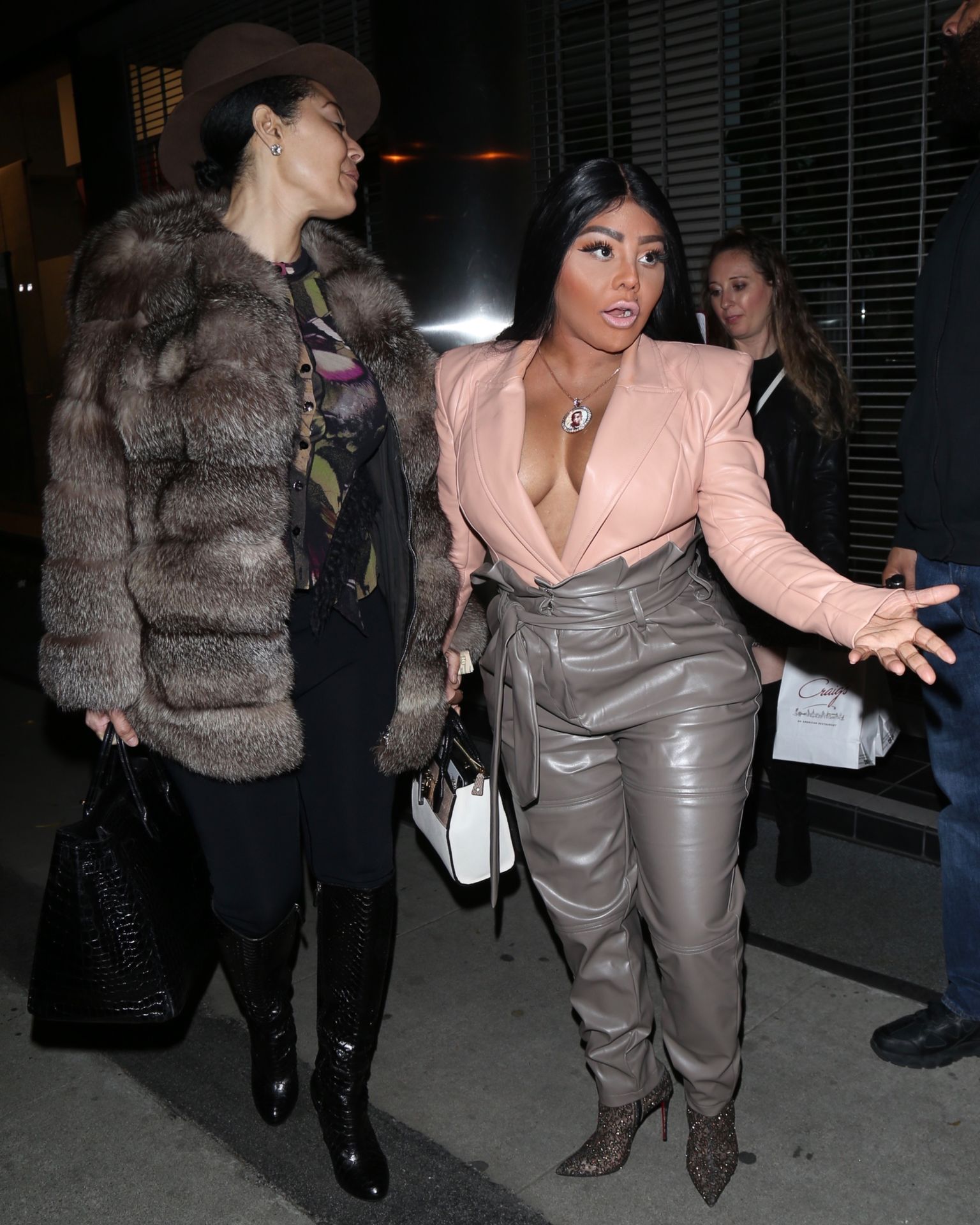 Lil’ Kim Seen Outside Craig’s Restaurant In West Hollywood 0068