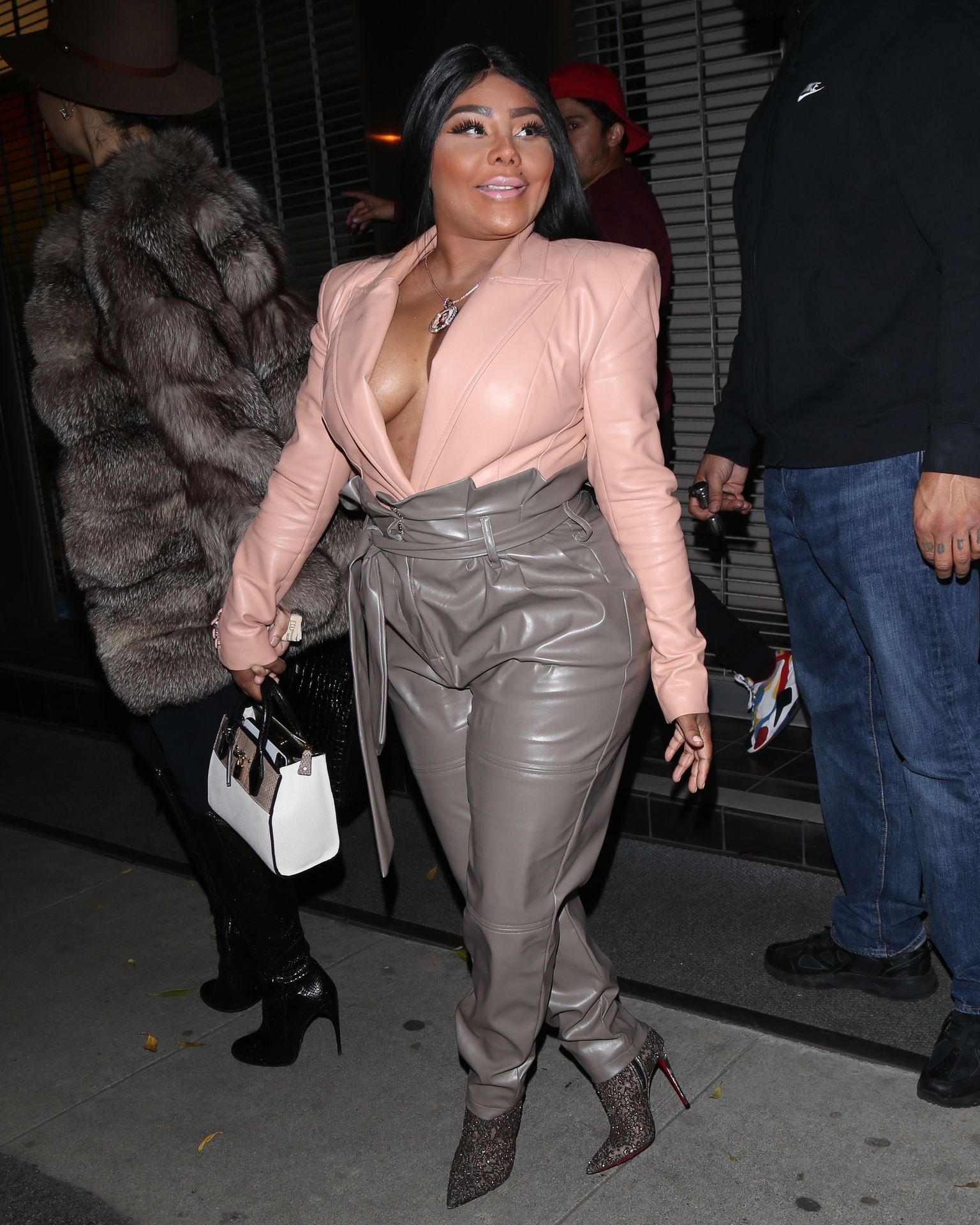 Lil’ Kim Seen Outside Craig’s Restaurant In West Hollywood 0069