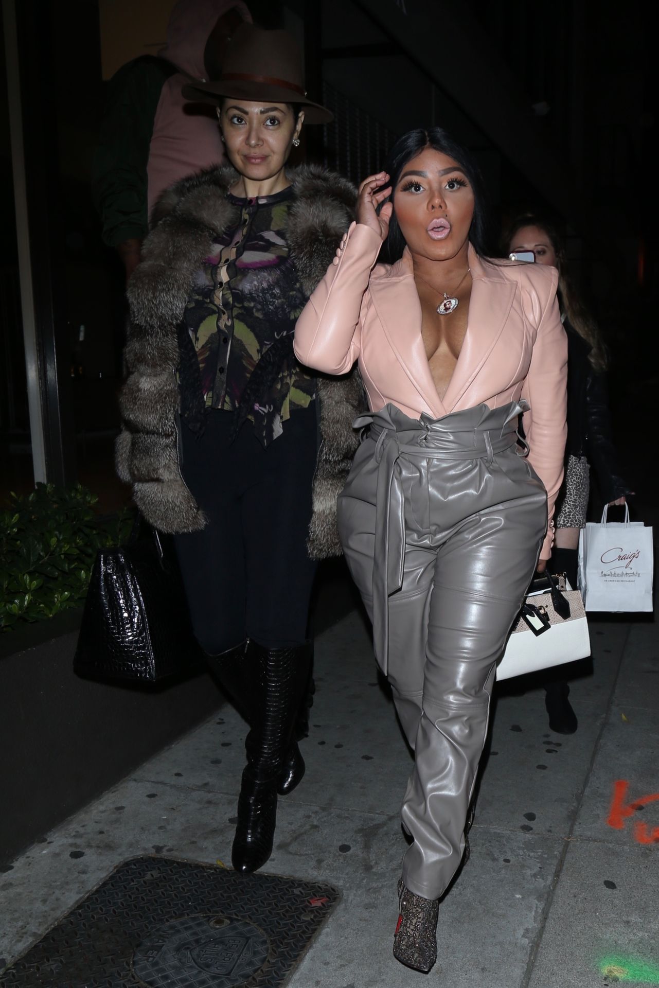 Lil’ Kim Seen Outside Craig’s Restaurant In West Hollywood 0070