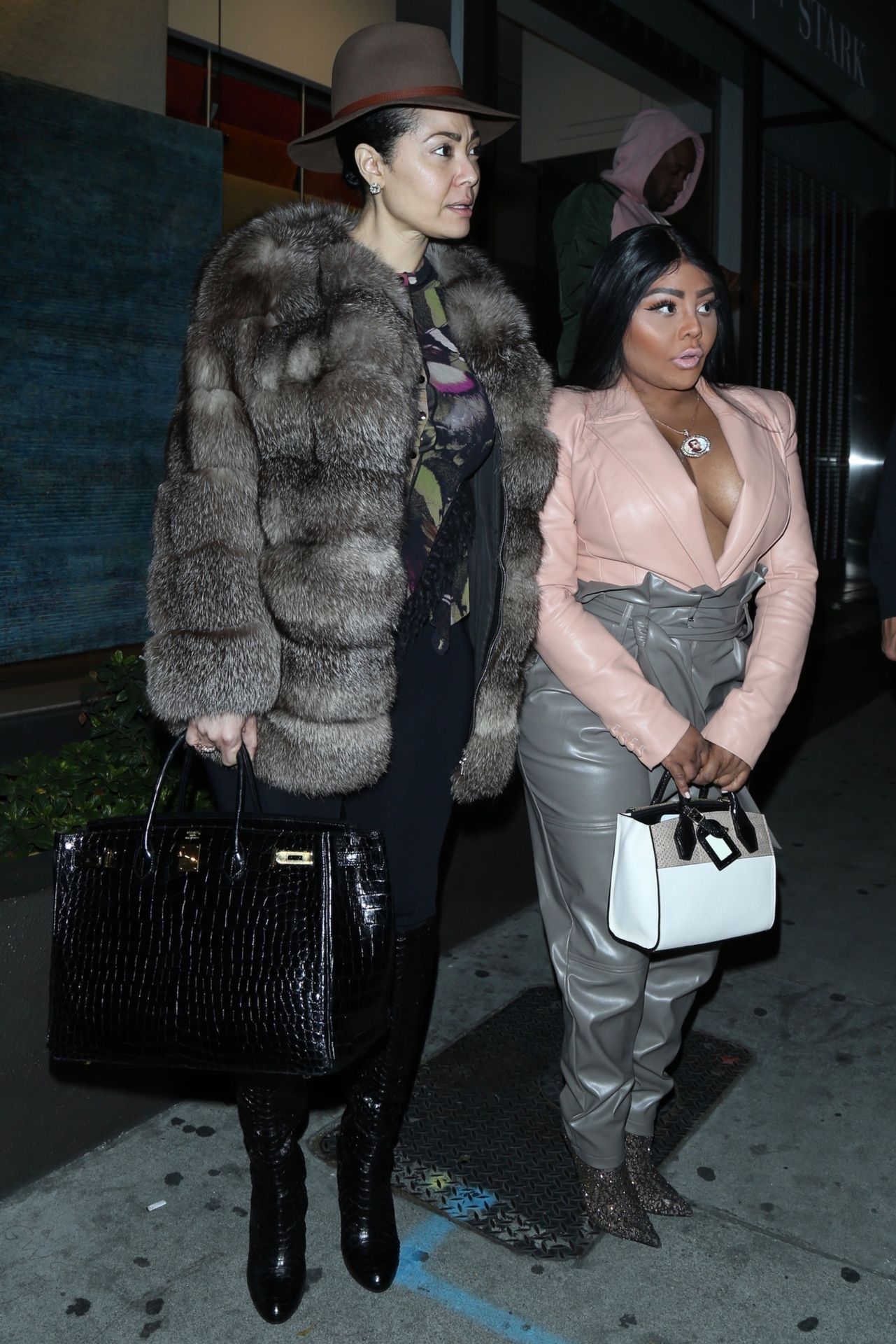 Lil’ Kim Seen Outside Craig’s Restaurant In West Hollywood 0073