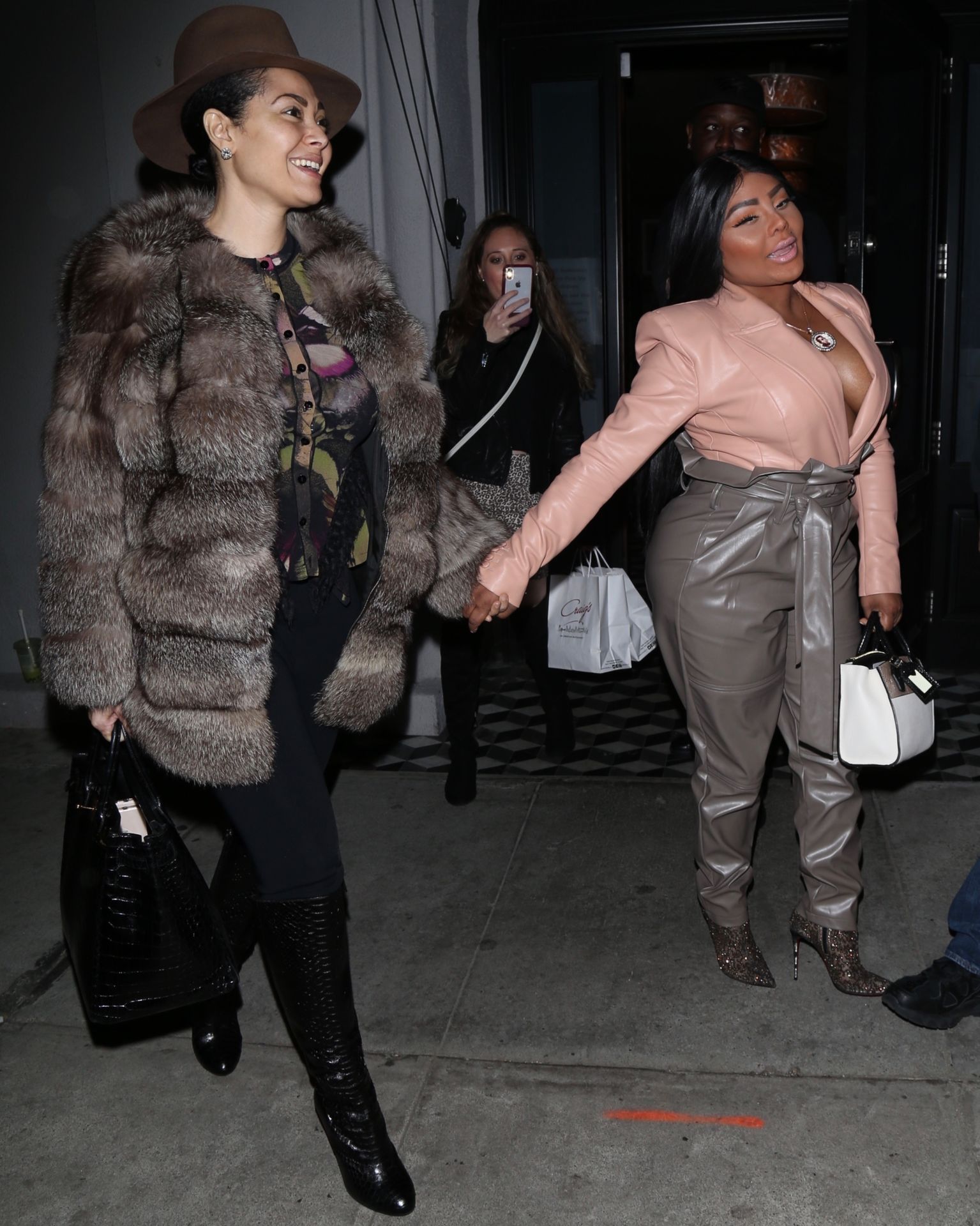 Lil’ Kim Seen Outside Craig’s Restaurant In West Hollywood 0074