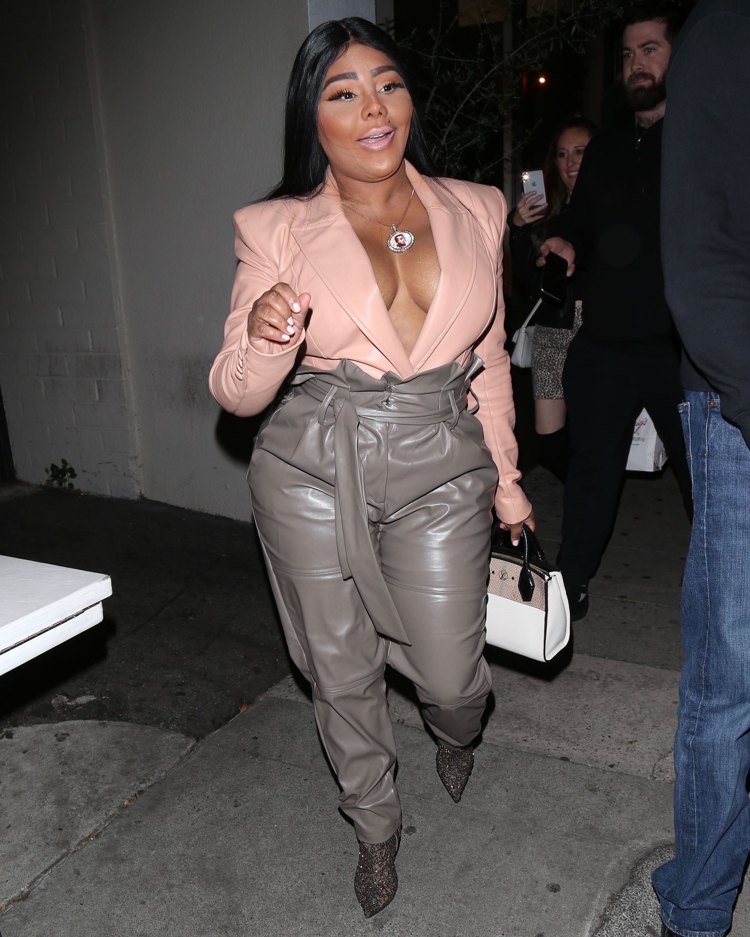 Lil’ Kim Seen Outside Craig’s Restaurant In West Hollywood 0076
