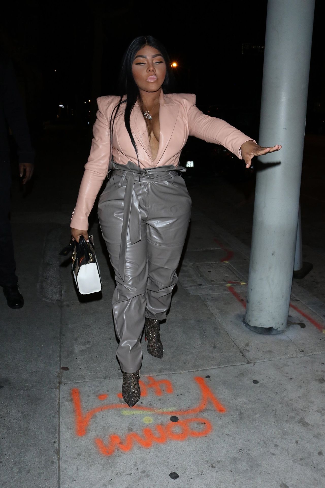 Lil’ Kim Seen Outside Craig’s Restaurant In West Hollywood 0087