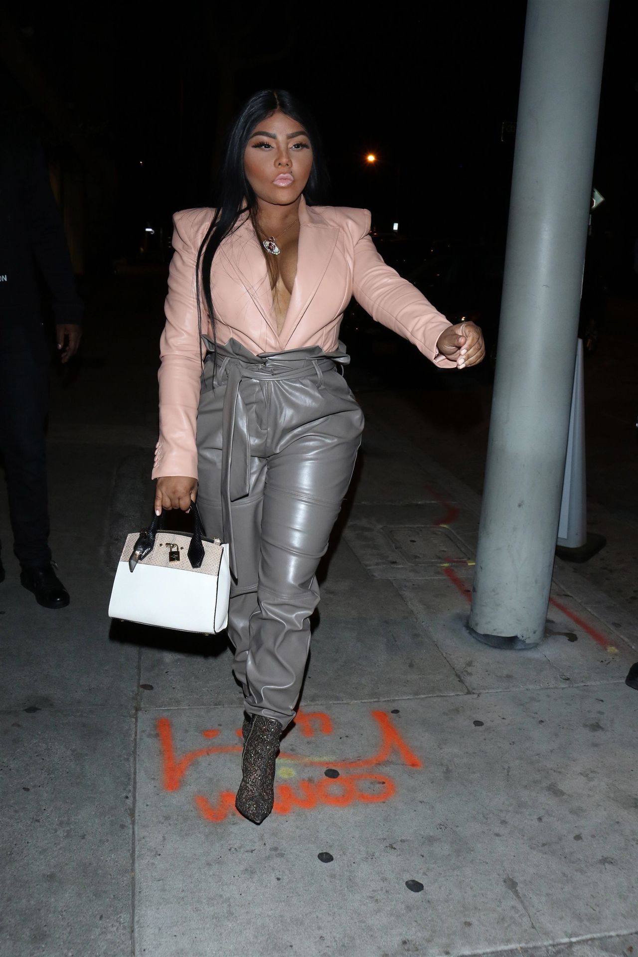 Lil’ Kim Seen Outside Craig’s Restaurant In West Hollywood 0088