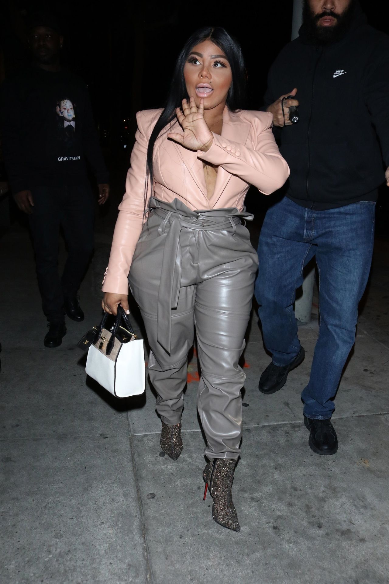 Lil’ Kim Seen Outside Craig’s Restaurant In West Hollywood 0092
