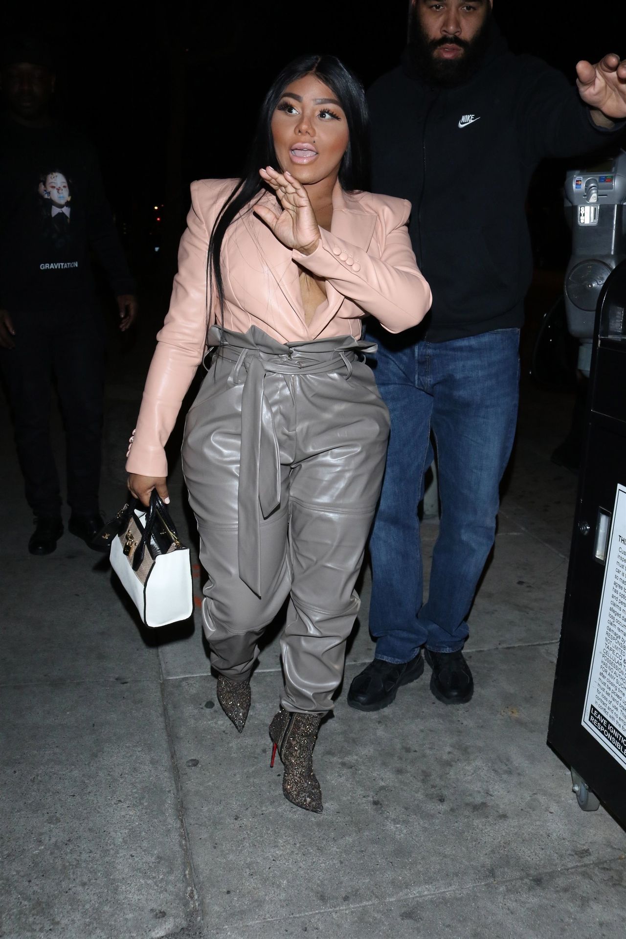 Lil’ Kim Seen Outside Craig’s Restaurant In West Hollywood 0094
