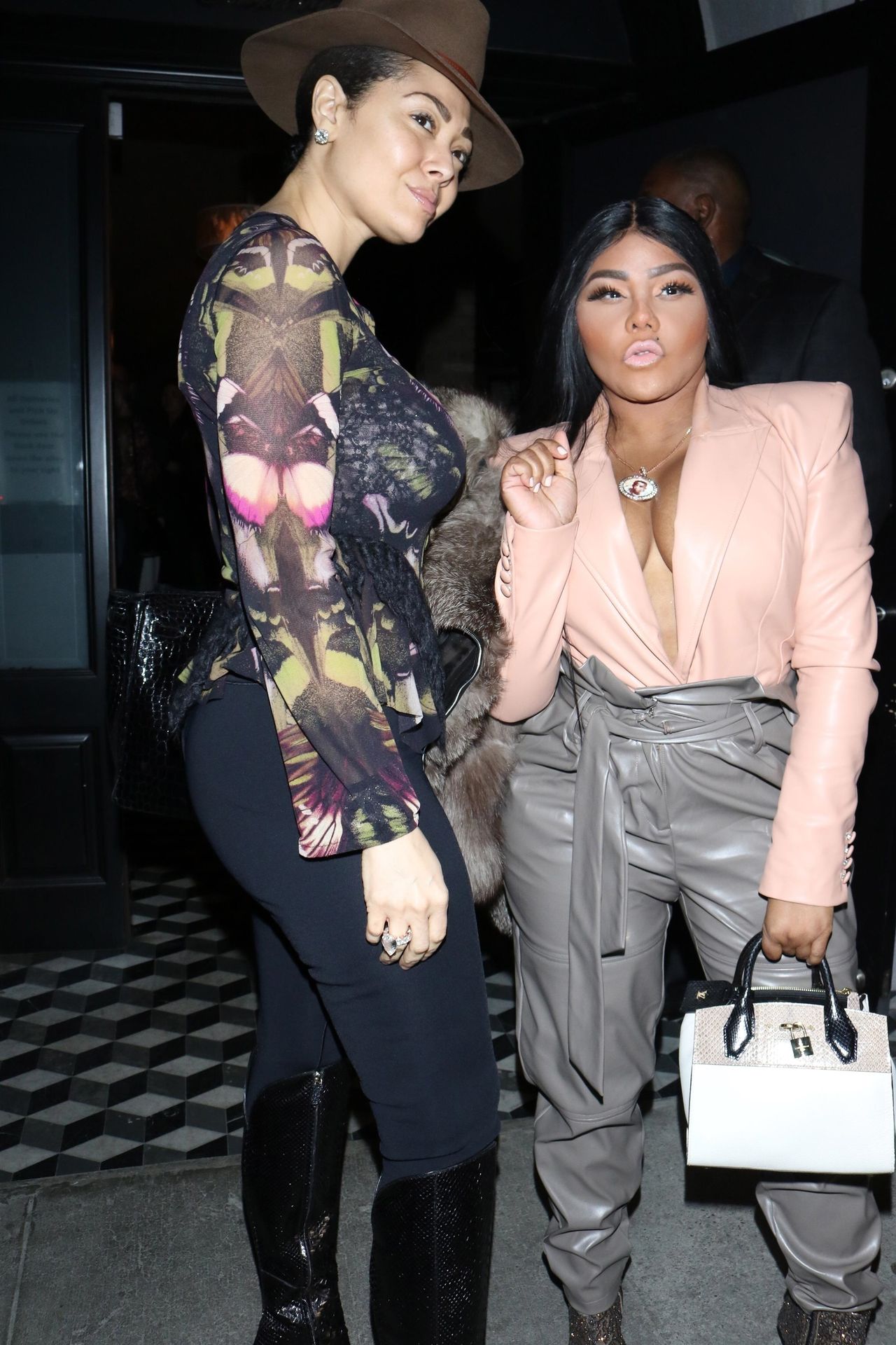 Lil’ Kim Seen Outside Craig’s Restaurant In West Hollywood 0107