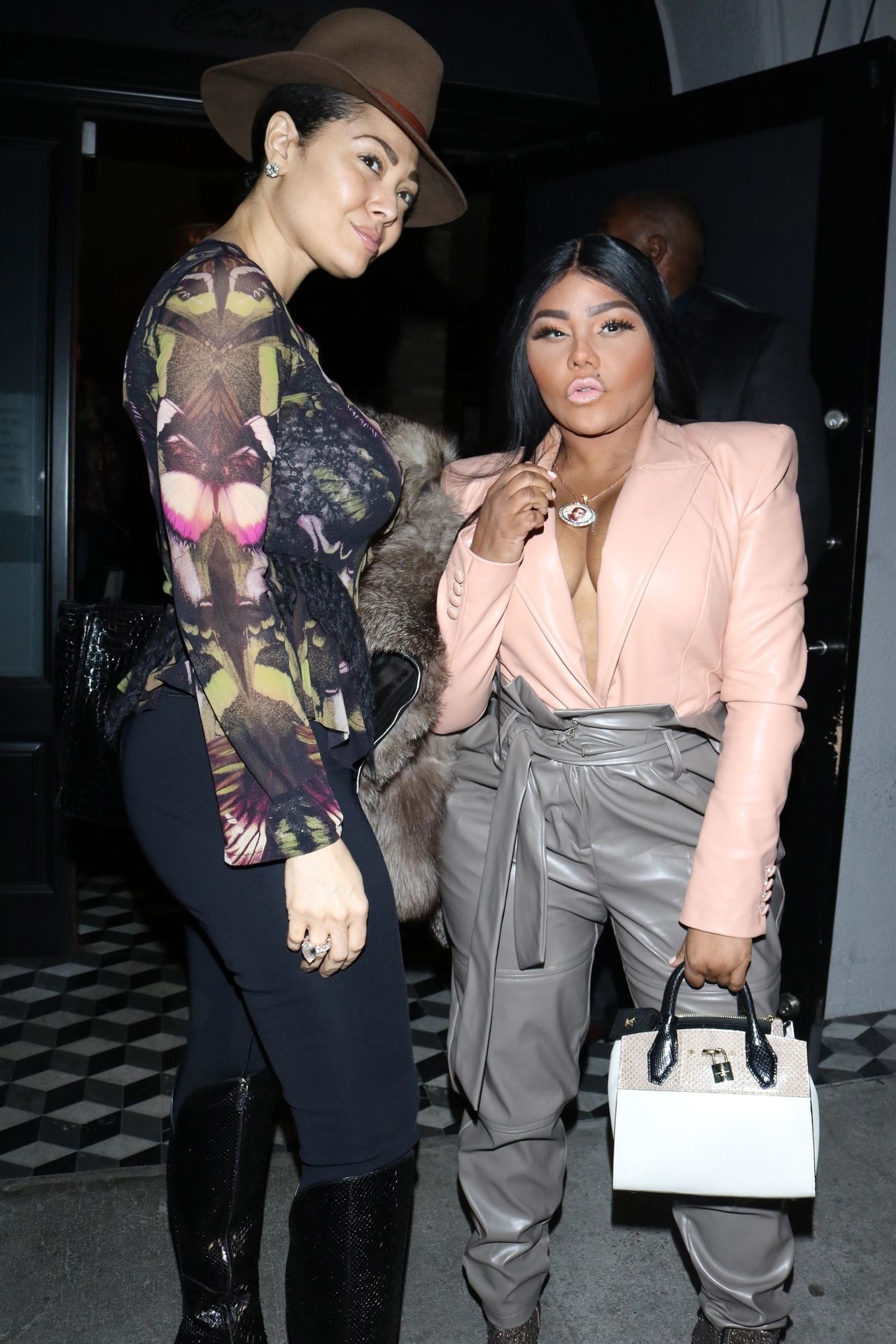 Lil’ Kim Seen Outside Craig’s Restaurant In West Hollywood 0108