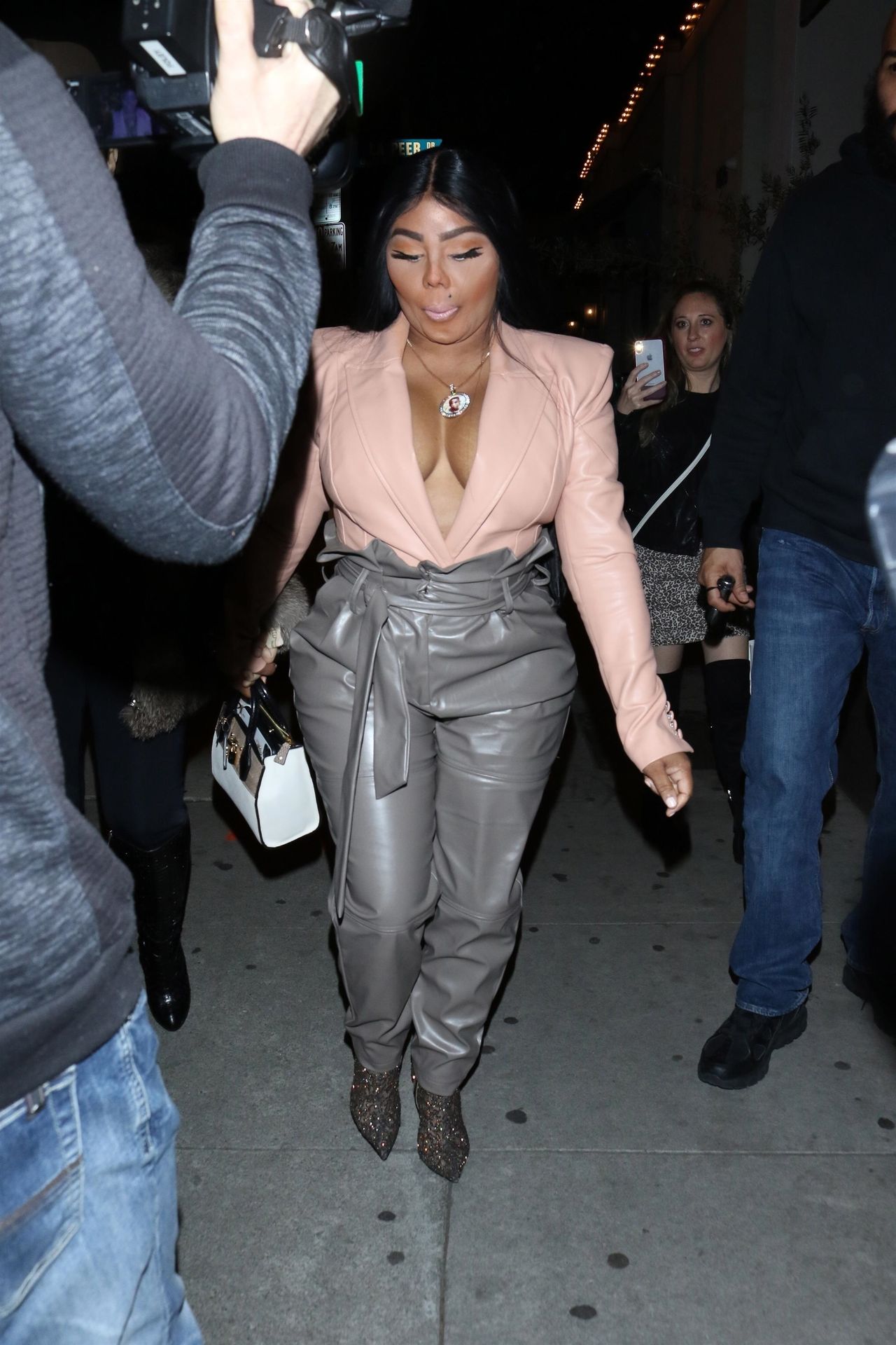 Lil’ Kim Seen Outside Craig’s Restaurant In West Hollywood 0112