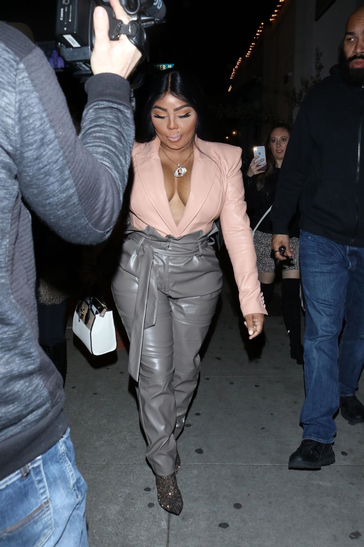 Lil’ Kim Seen Outside Craig’s Restaurant In West Hollywood 0113