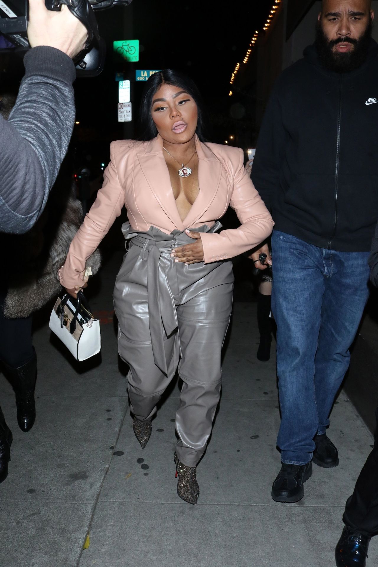 Lil’ Kim Seen Outside Craig’s Restaurant In West Hollywood 0115
