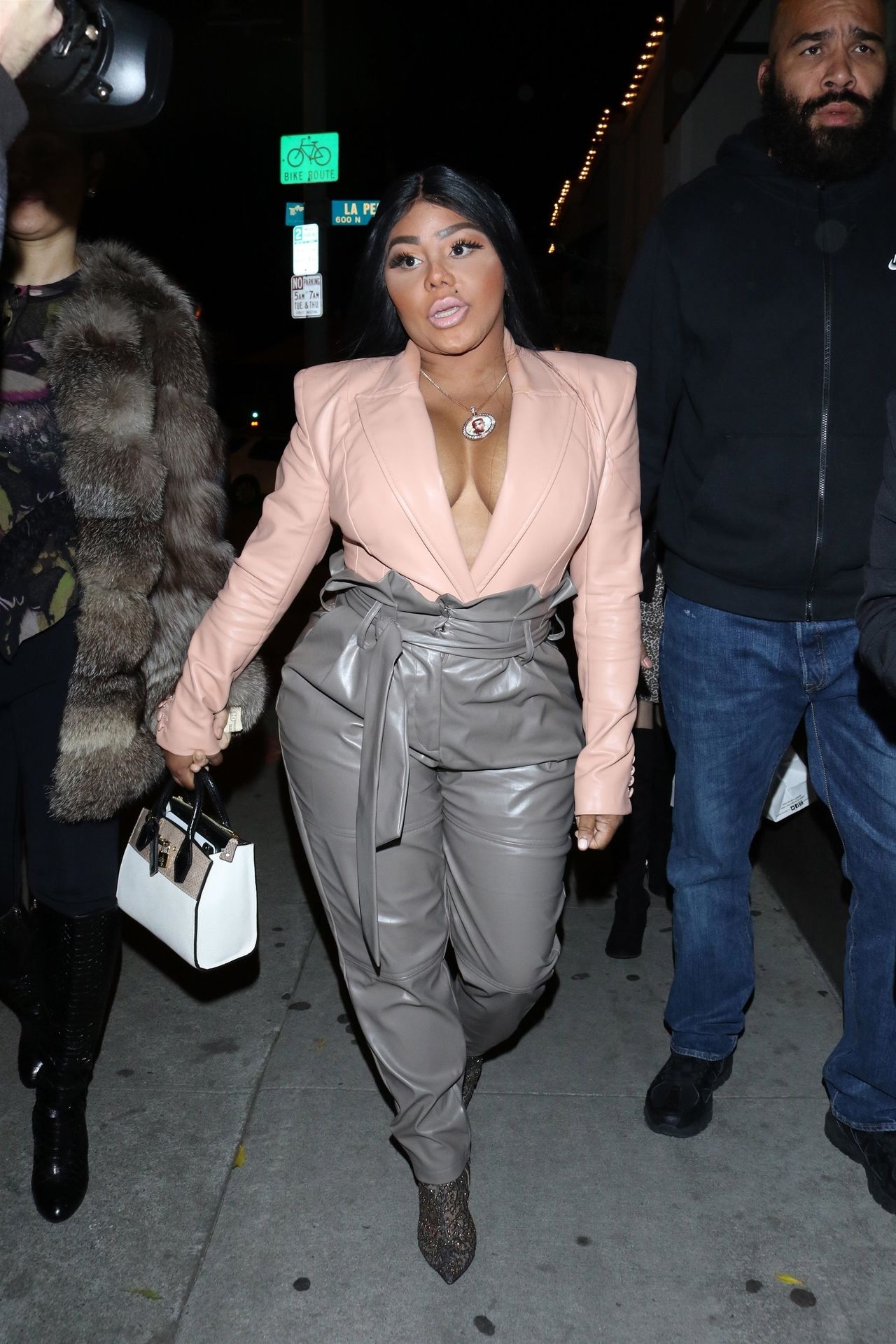 Lil’ Kim Seen Outside Craig’s Restaurant In West Hollywood 0118