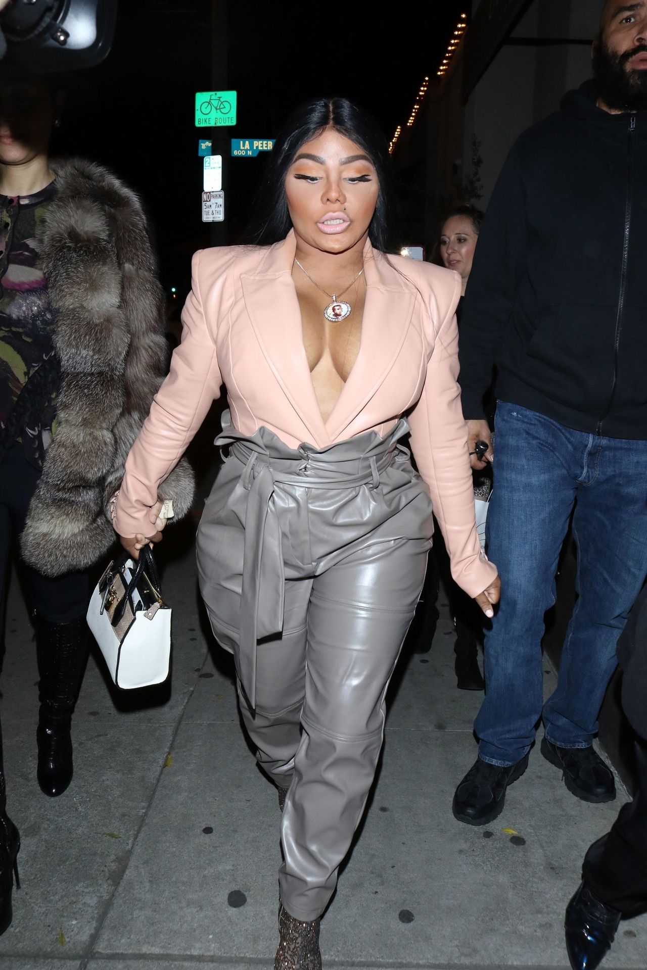 Lil’ Kim Seen Outside Craig’s Restaurant In West Hollywood 0120