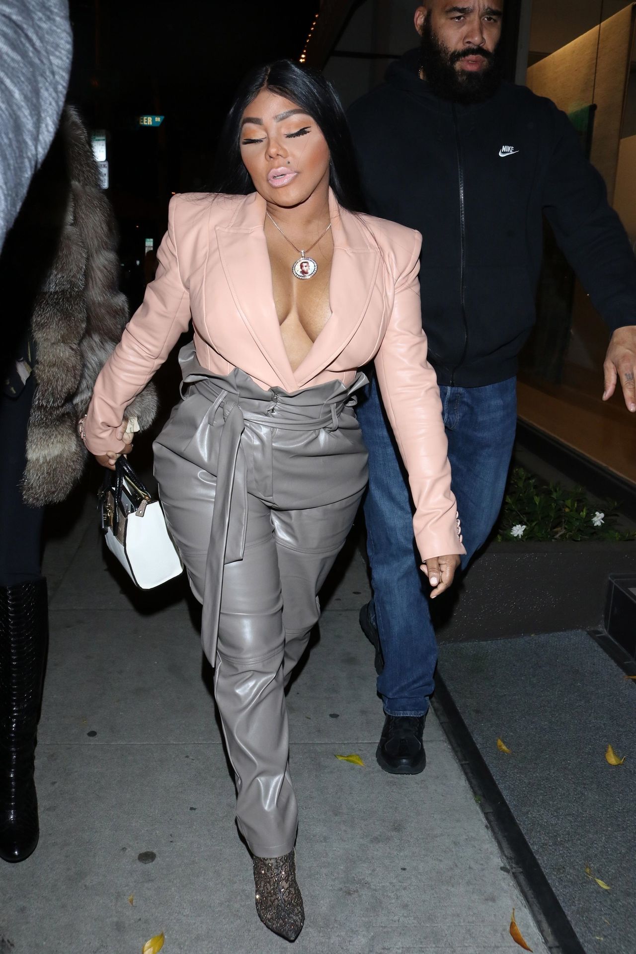 Lil’ Kim Seen Outside Craig’s Restaurant In West Hollywood 0124