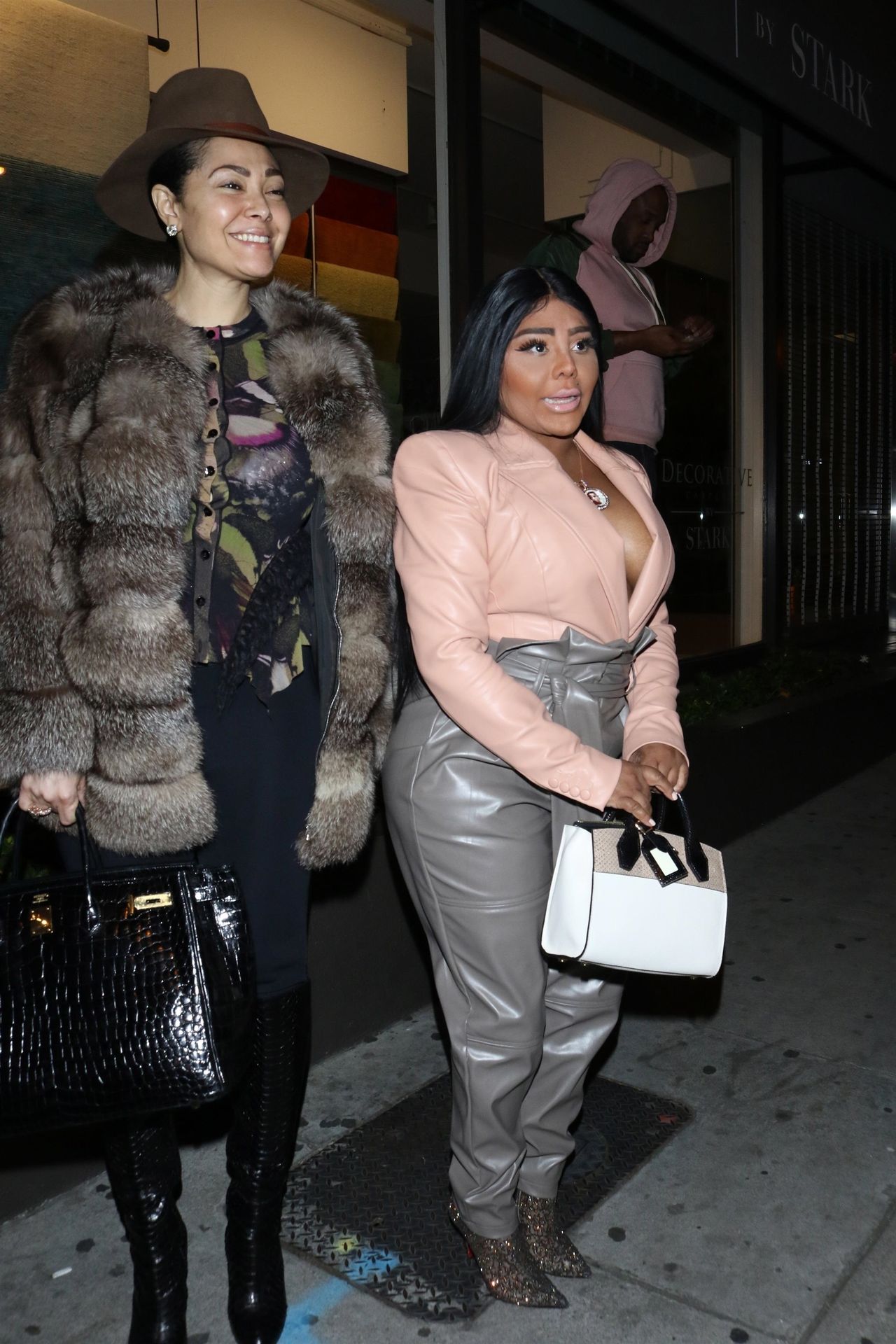 Lil’ Kim Seen Outside Craig’s Restaurant In West Hollywood 0130