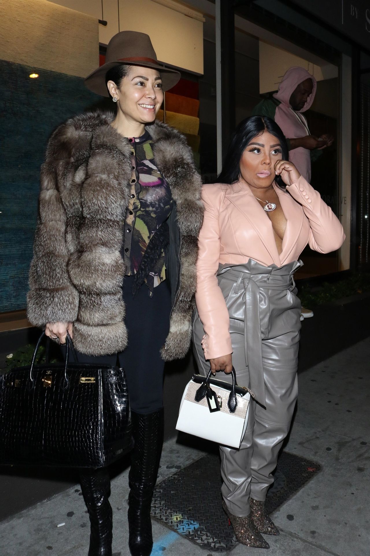 Lil’ Kim Seen Outside Craig’s Restaurant In West Hollywood 0135