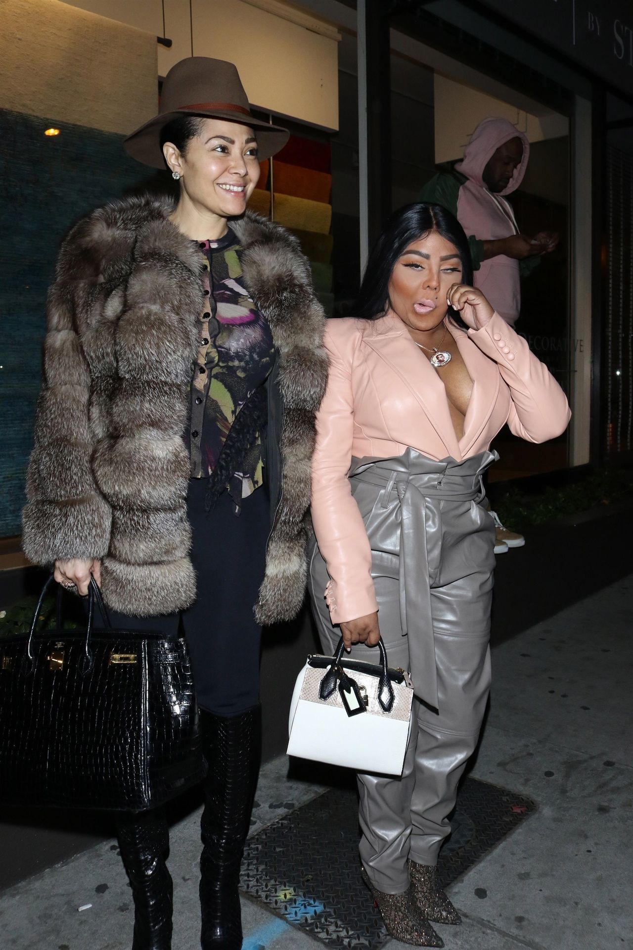 Lil’ Kim Seen Outside Craig’s Restaurant In West Hollywood 0136