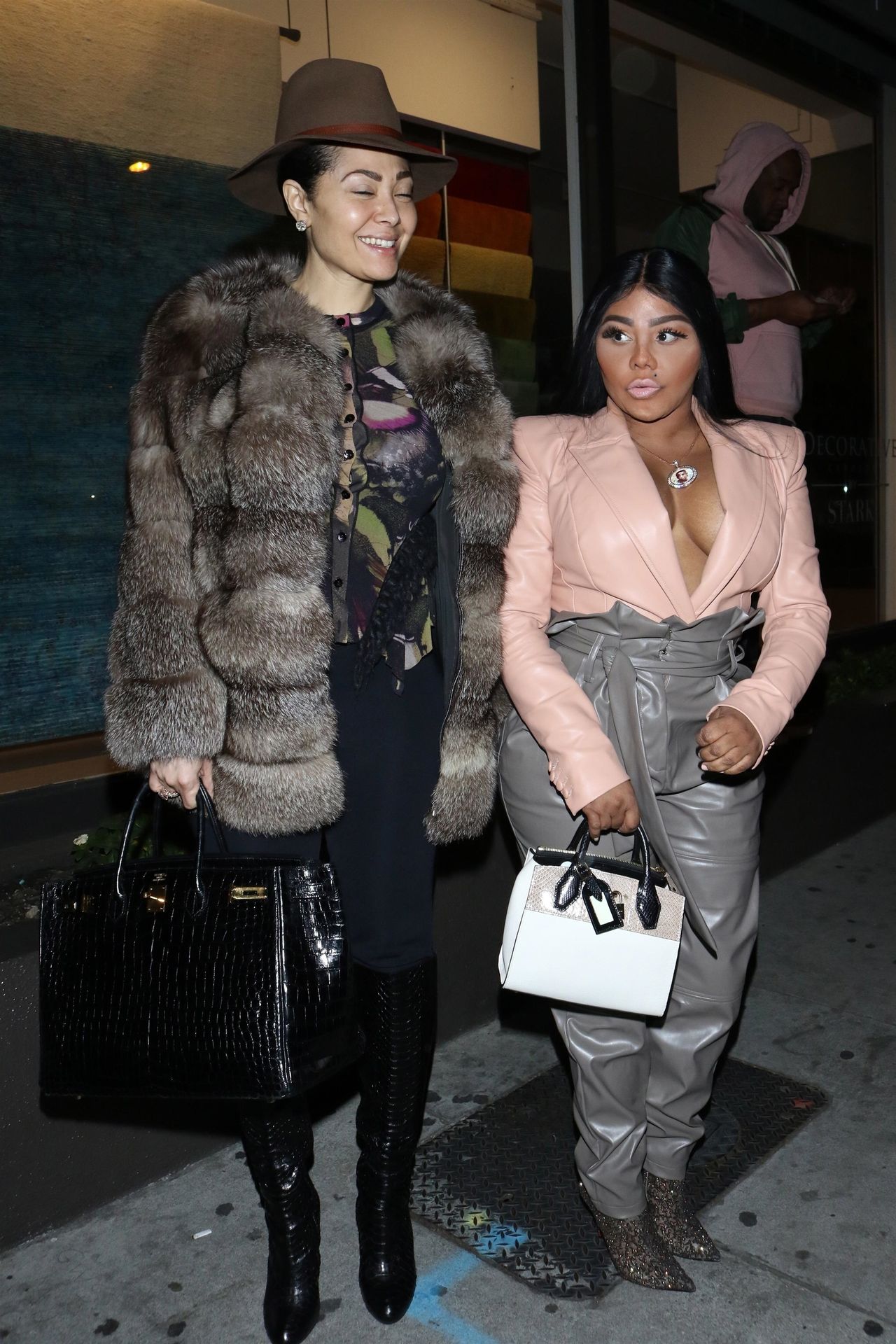 Lil’ Kim Seen Outside Craig’s Restaurant In West Hollywood 0138