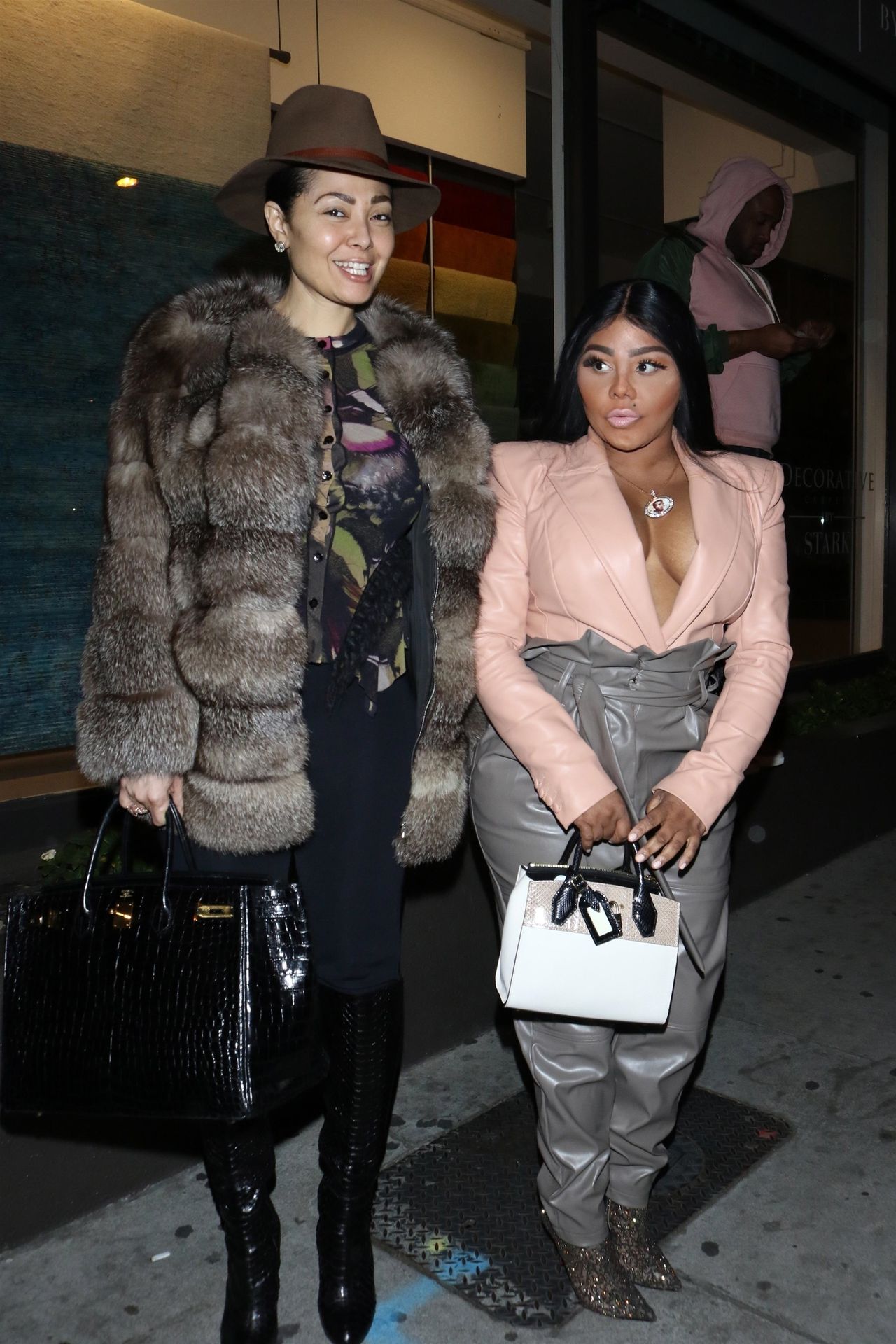 Lil’ Kim Seen Outside Craig’s Restaurant In West Hollywood 0139