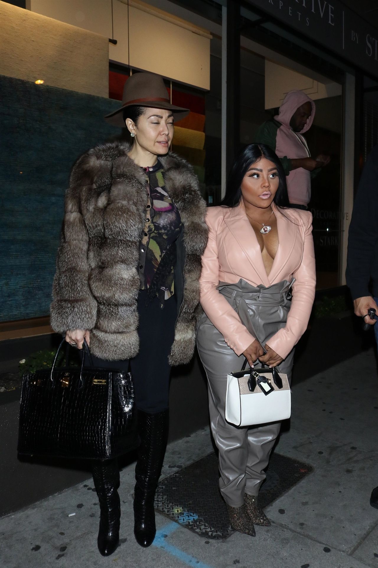 Lil’ Kim Seen Outside Craig’s Restaurant In West Hollywood 0144