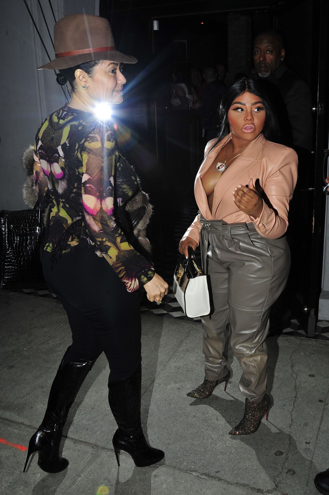 Lil’ Kim Seen Outside Craig’s Restaurant In West Hollywood 0153