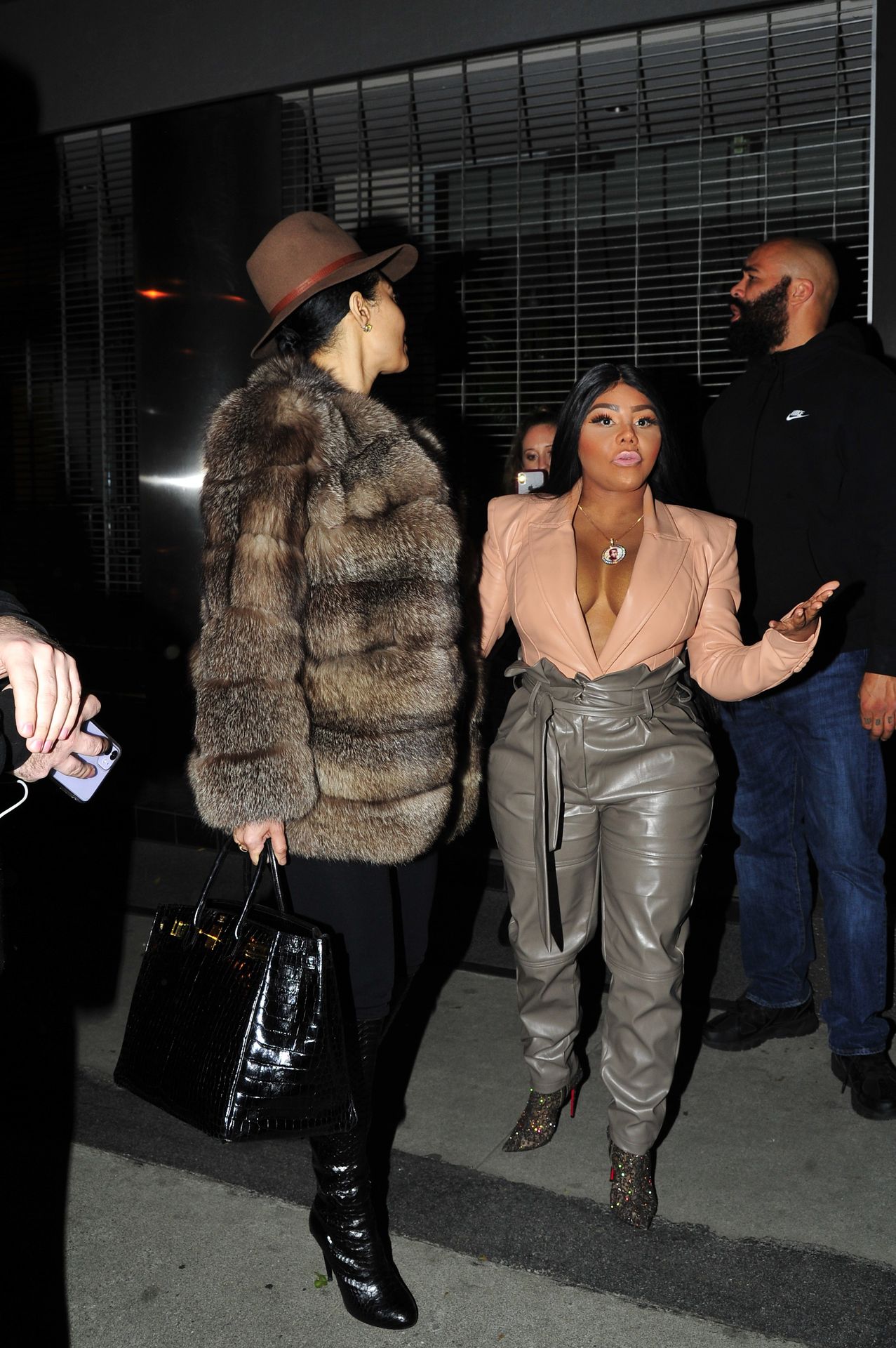 Lil’ Kim Seen Outside Craig’s Restaurant In West Hollywood 0156