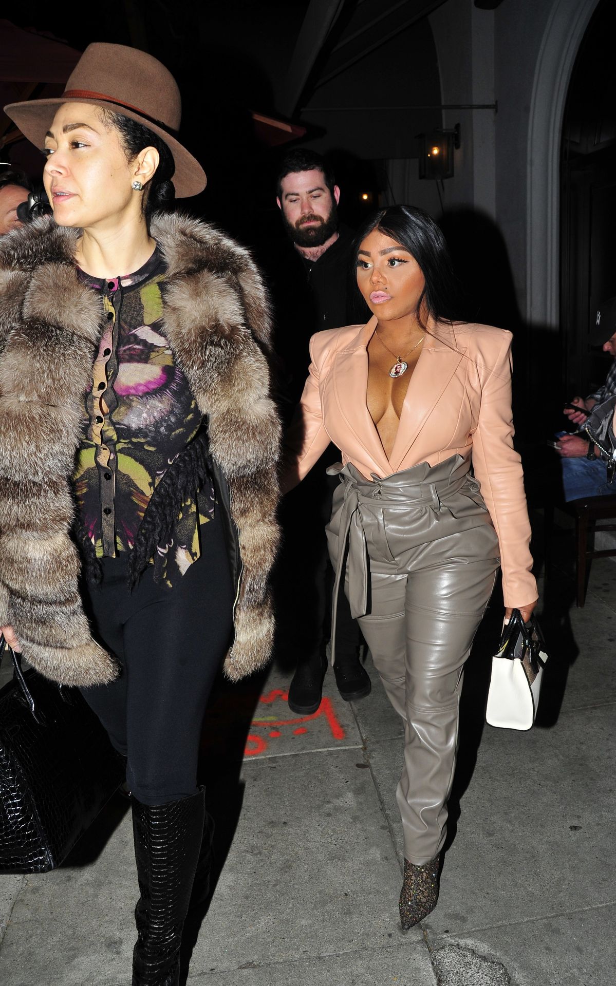 Lil’ Kim Seen Outside Craig’s Restaurant In West Hollywood 0161