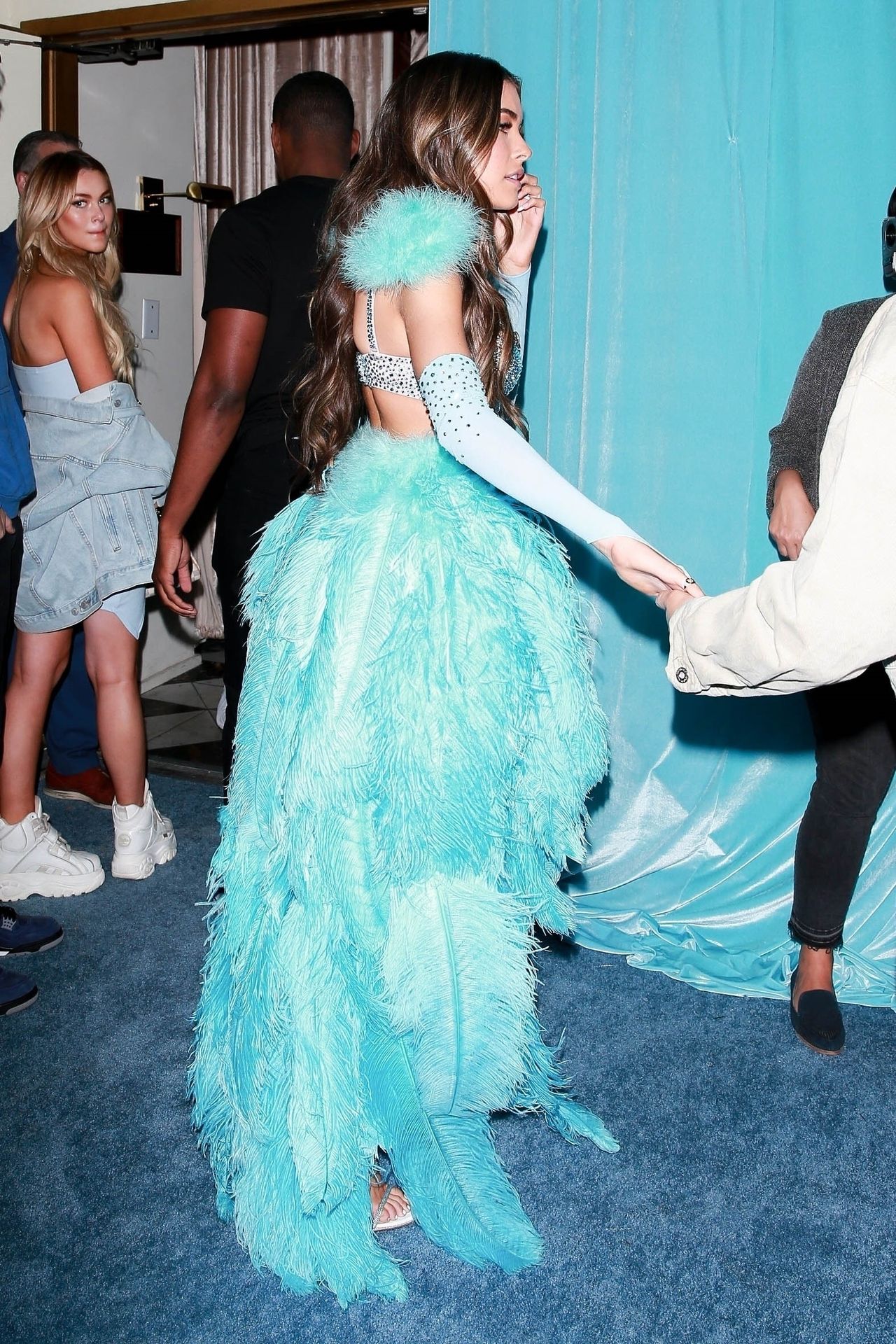 Madison Beer Puts On A Sexy Display In A Blue Feather Ensemble While Arriving At Her 21st Bi 0123