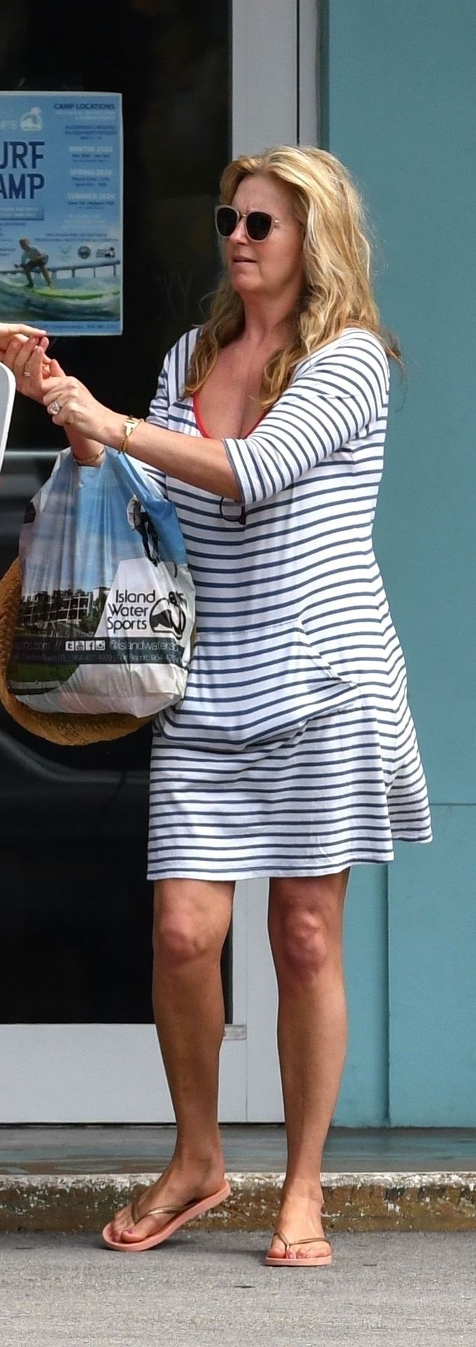 Penny Lancaster And Family Managed To Find A Surf Shop 0009