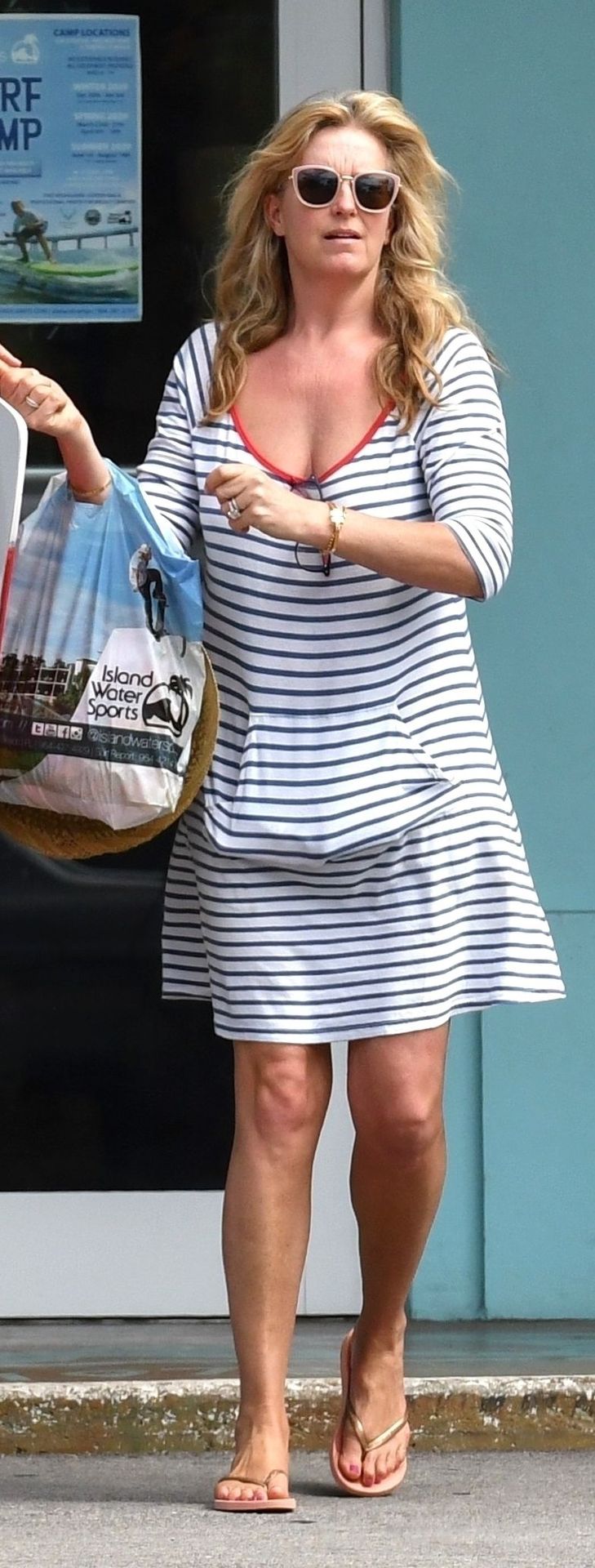 Penny Lancaster And Family Managed To Find A Surf Shop 0013