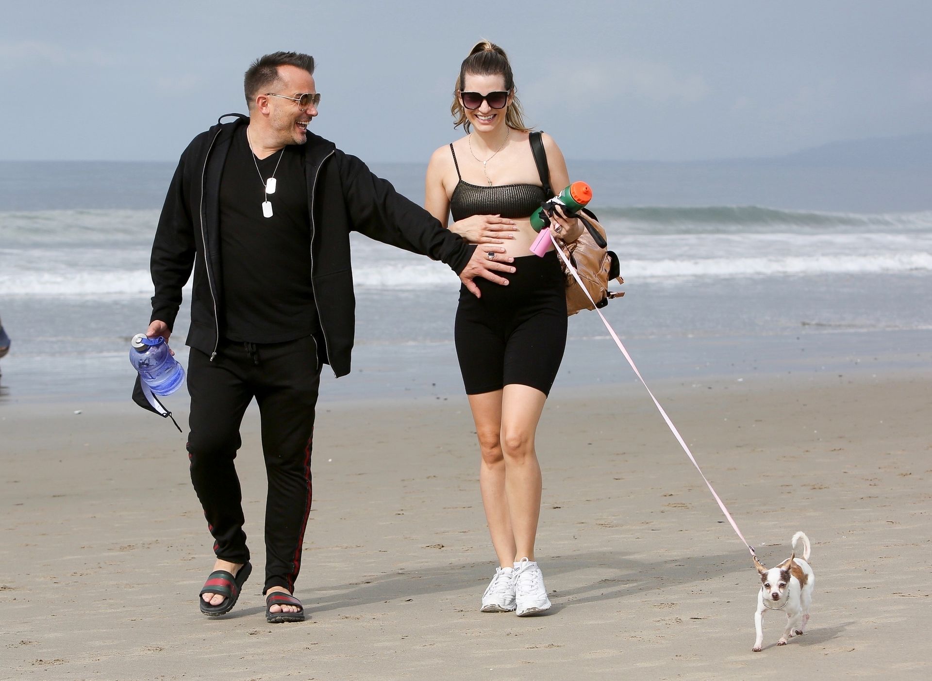 Rachel Mccord Wears A Mask And Shows Off Her Baby Bump At The Beach 0006