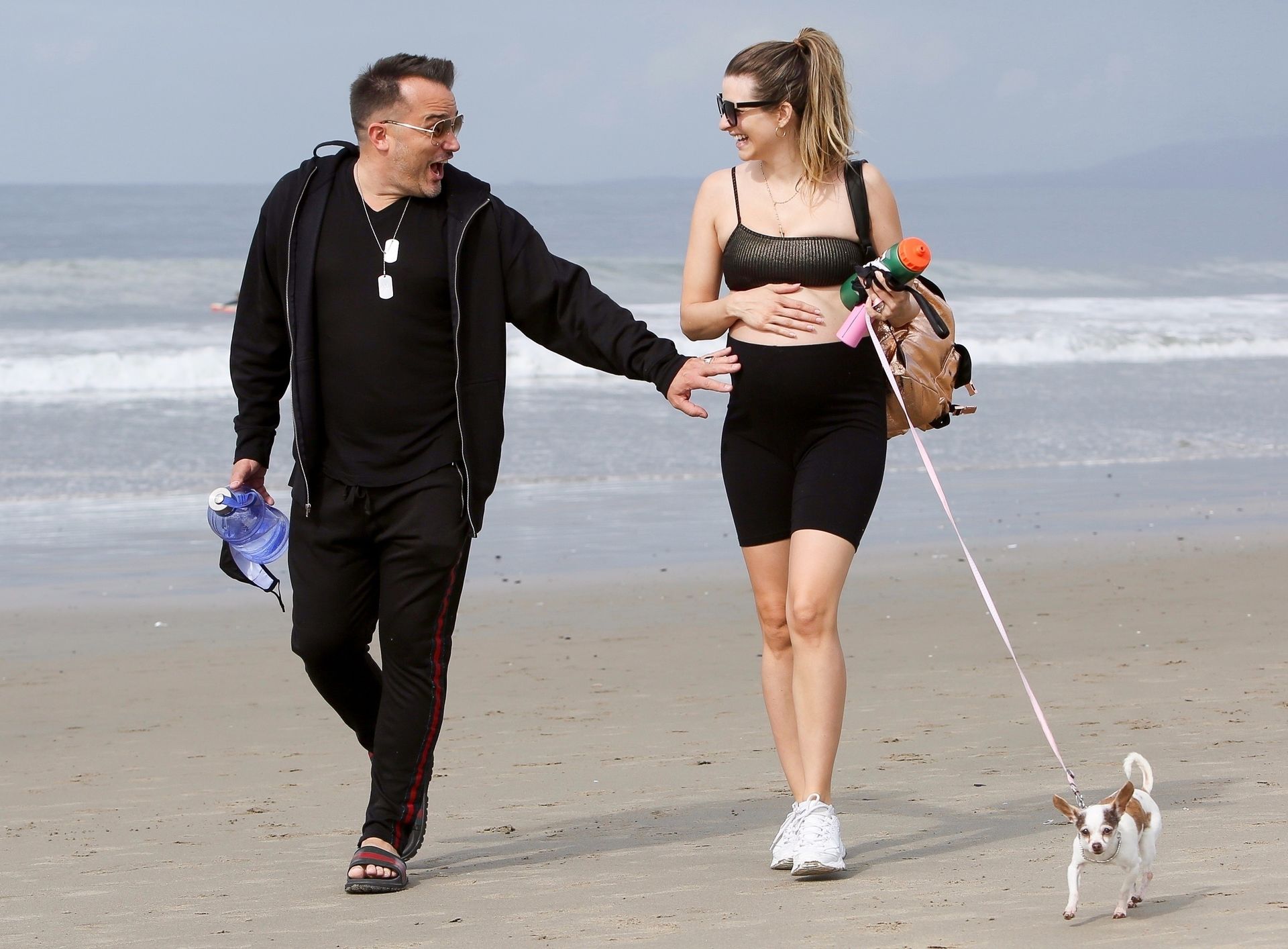 Rachel Mccord Wears A Mask And Shows Off Her Baby Bump At The Beach 0007