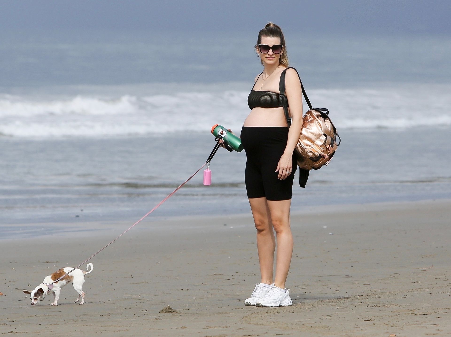 Rachel Mccord Wears A Mask And Shows Off Her Baby Bump At The Beach 0008