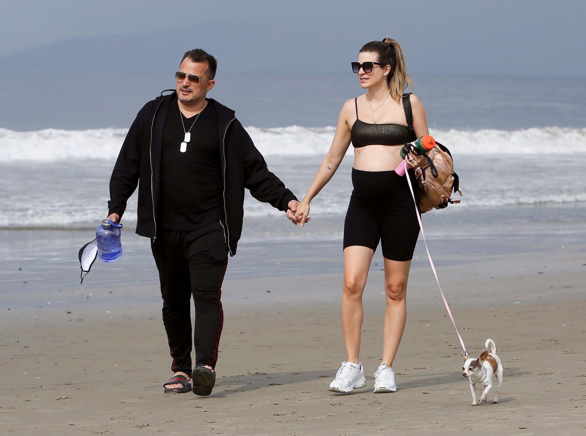 Rachel Mccord Wears A Mask And Shows Off Her Baby Bump At The Beach 0014