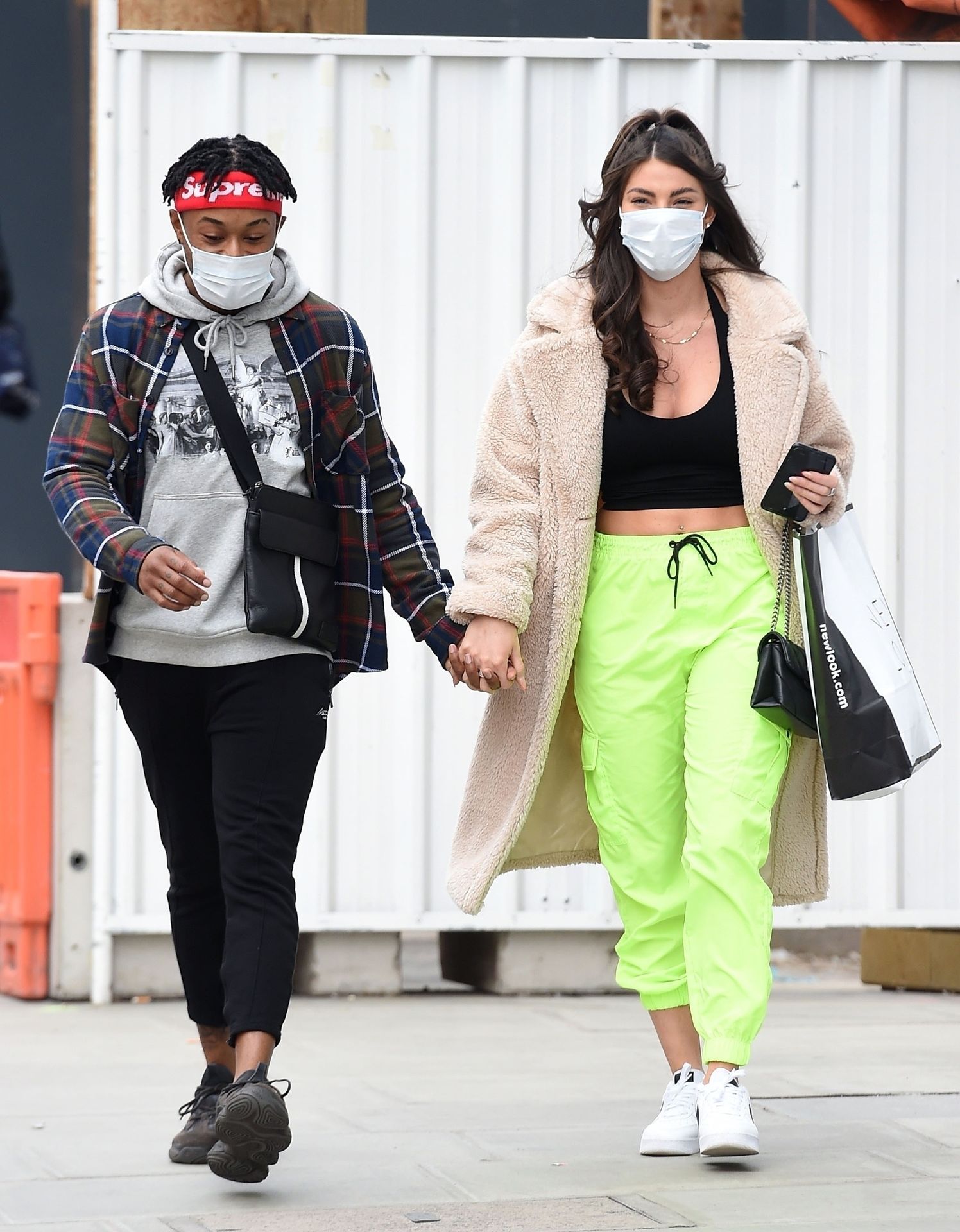 Rebecca Gormley & Biggs Chris Are Seen Kissing For The Cameras In London 0003