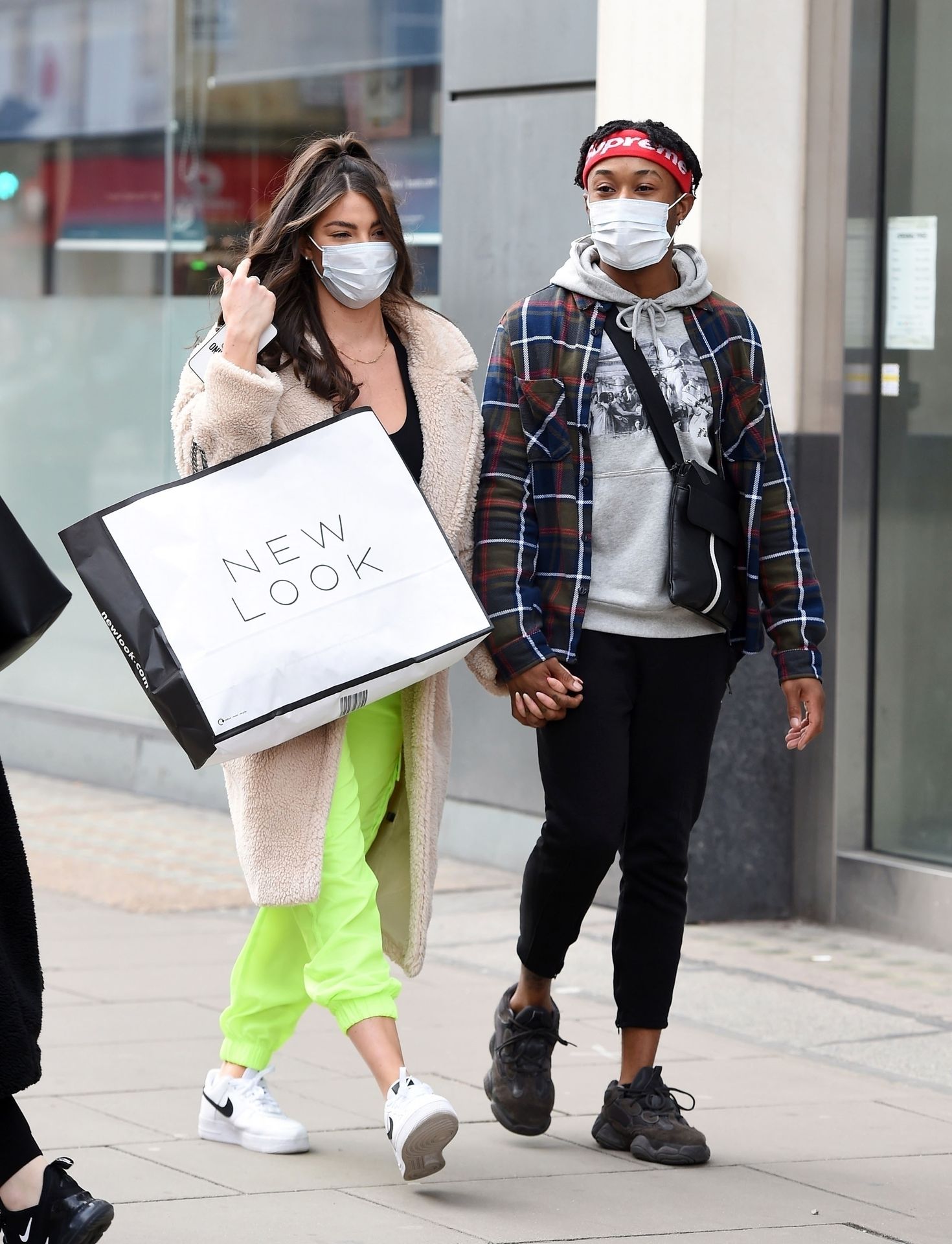 Rebecca Gormley & Biggs Chris Are Seen Kissing For The Cameras In London 0005