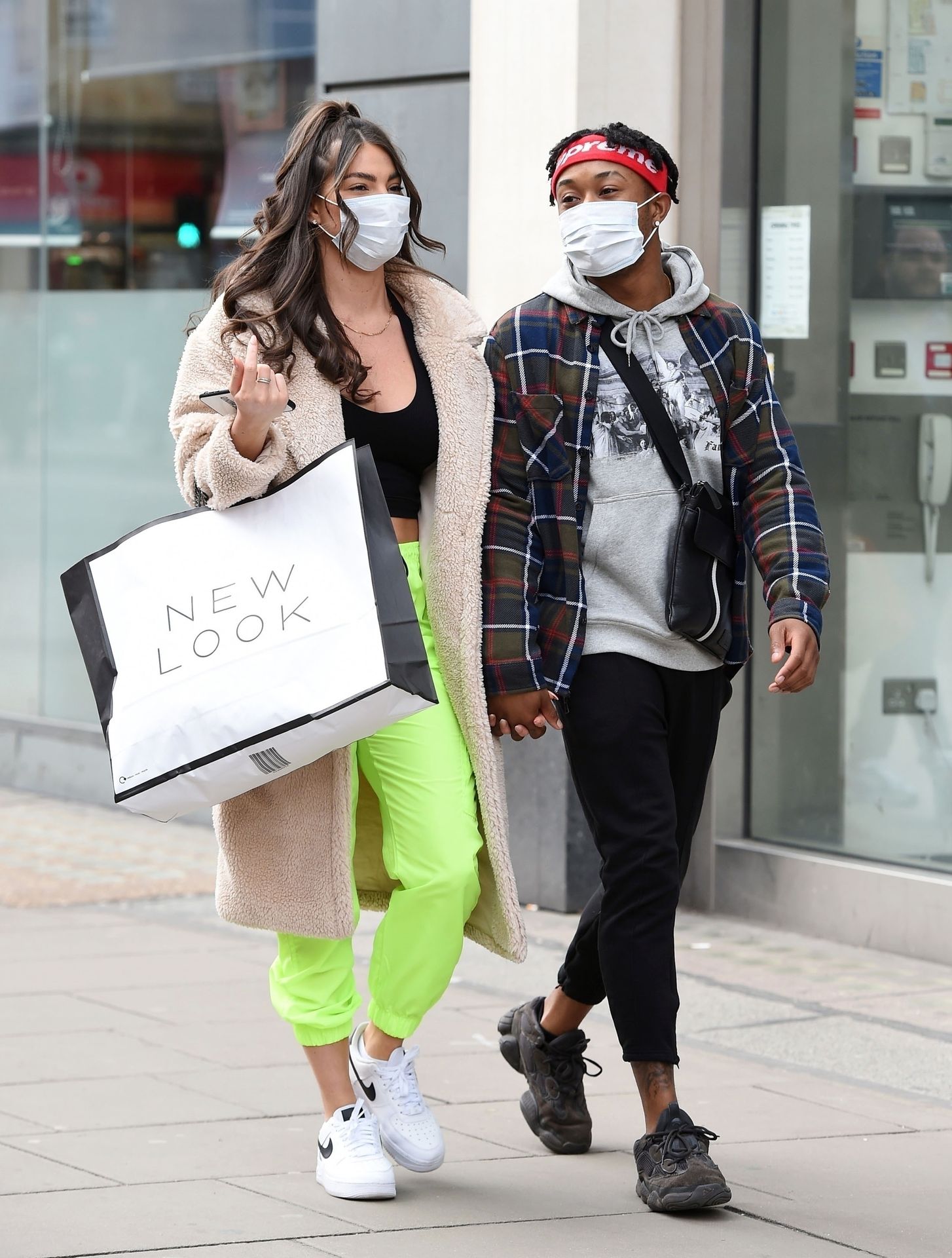 Rebecca Gormley & Biggs Chris Are Seen Kissing For The Cameras In London 0007