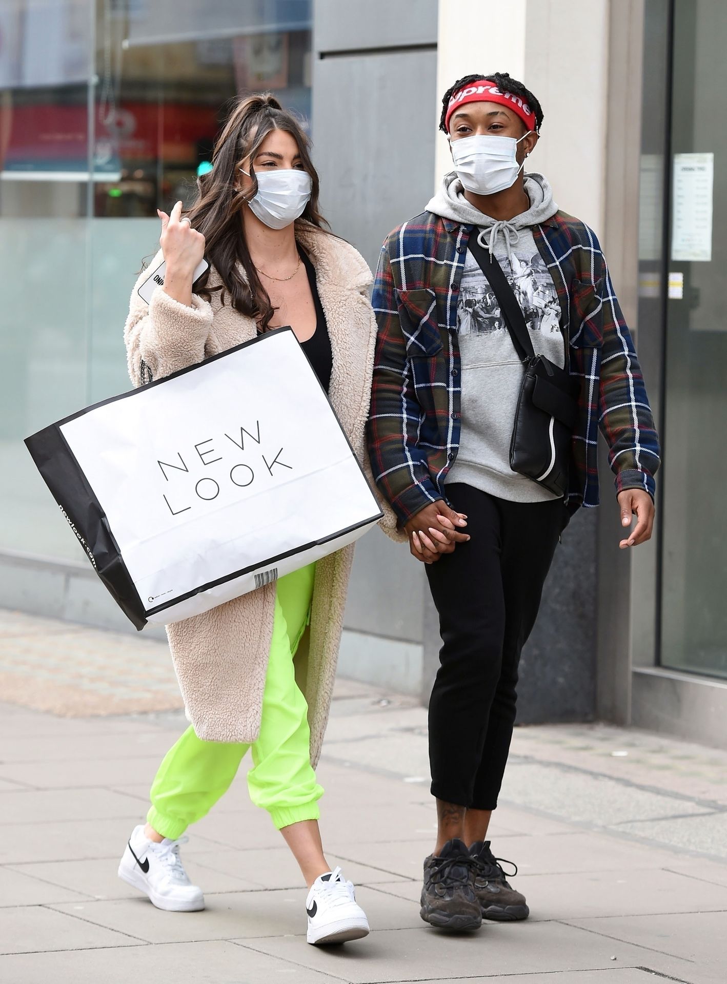 Rebecca Gormley & Biggs Chris Are Seen Kissing For The Cameras In London 0008