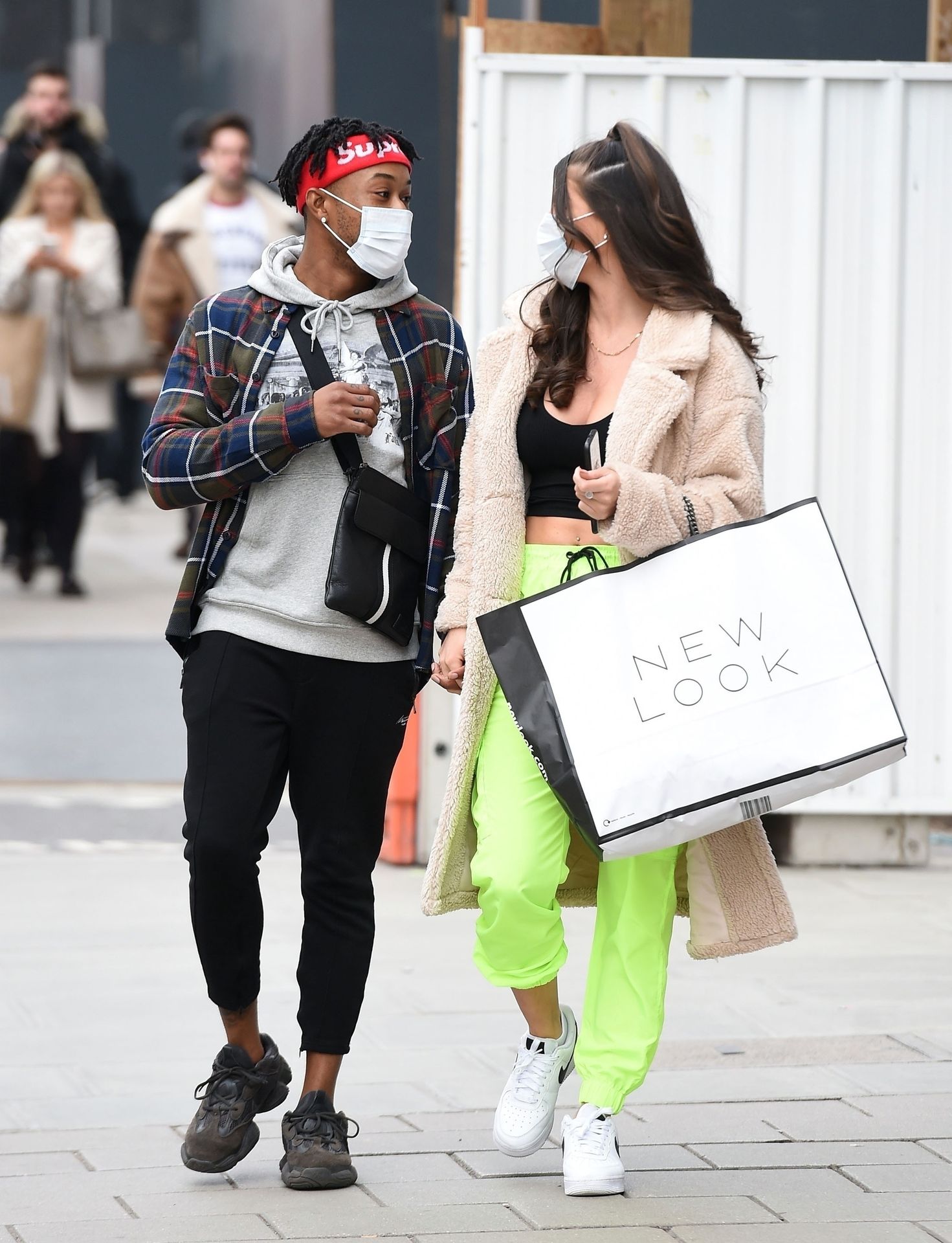 Rebecca Gormley & Biggs Chris Are Seen Kissing For The Cameras In London 0009