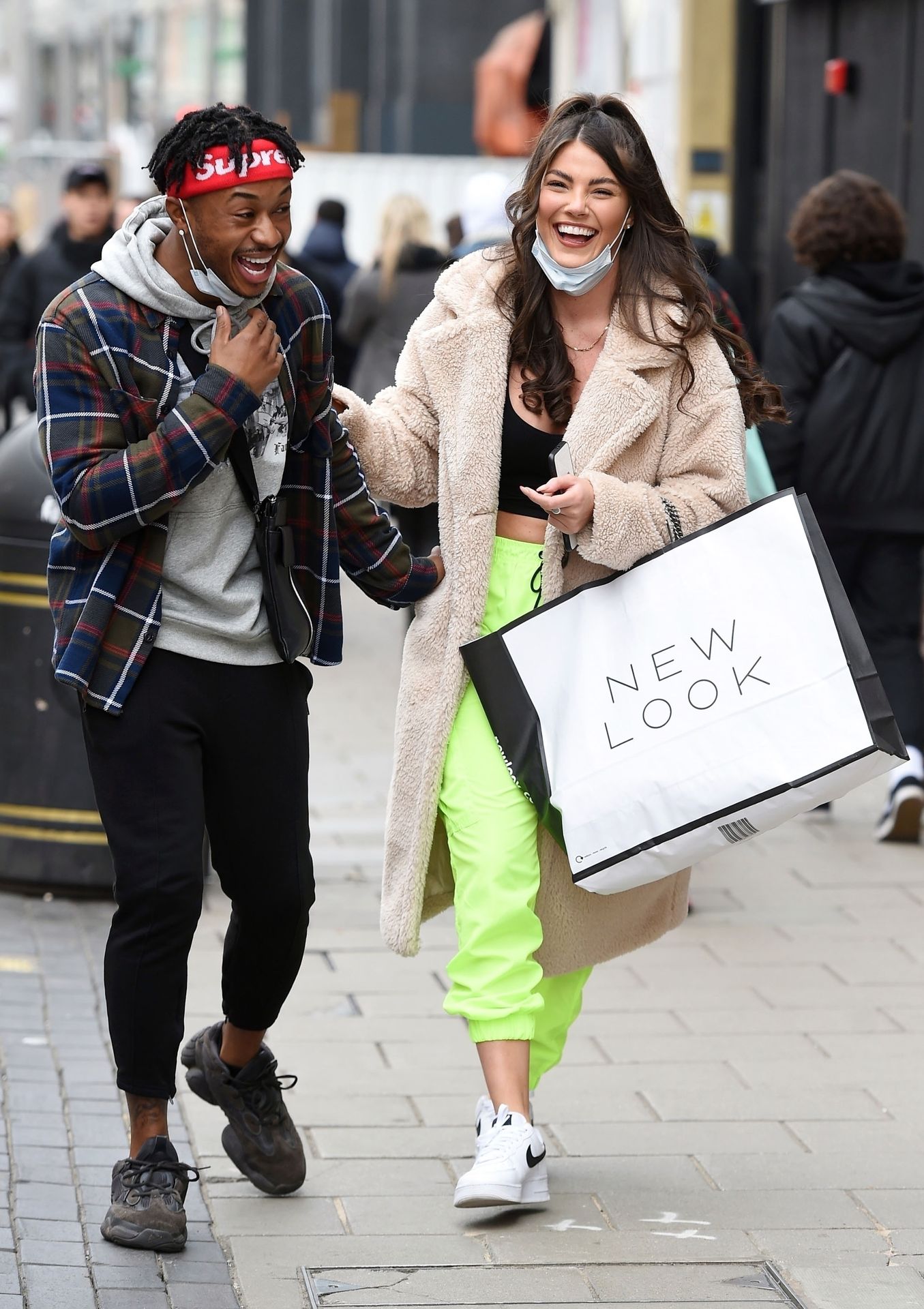 Rebecca Gormley & Biggs Chris Are Seen Kissing For The Cameras In London 0011