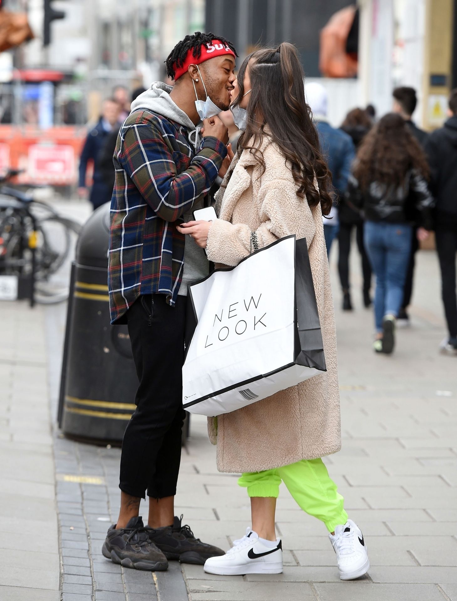 Rebecca Gormley & Biggs Chris Are Seen Kissing For The Cameras In London 0015