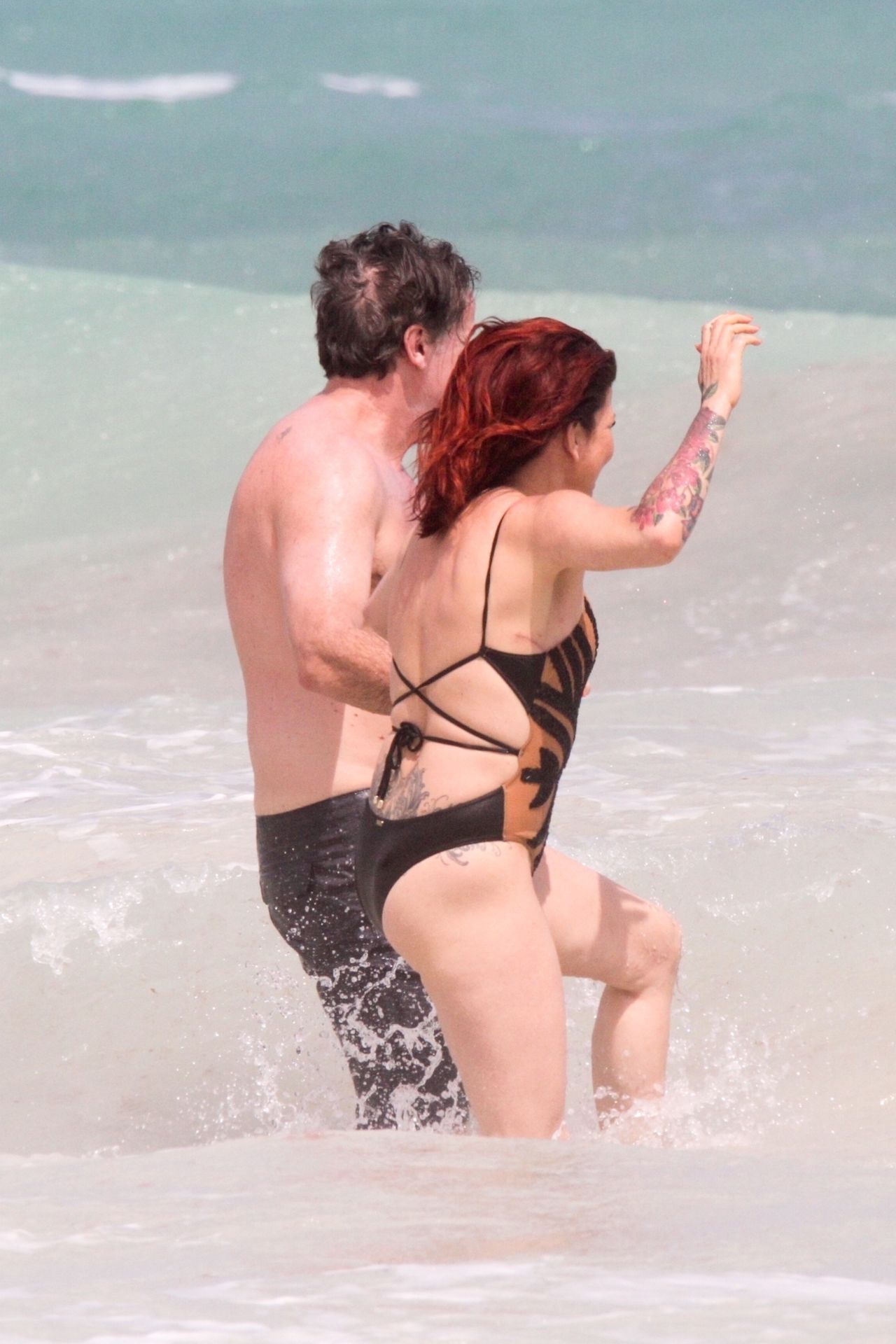 Slash’s Ex Wife Perla Ferrar Is Living Life On The Beach 0007