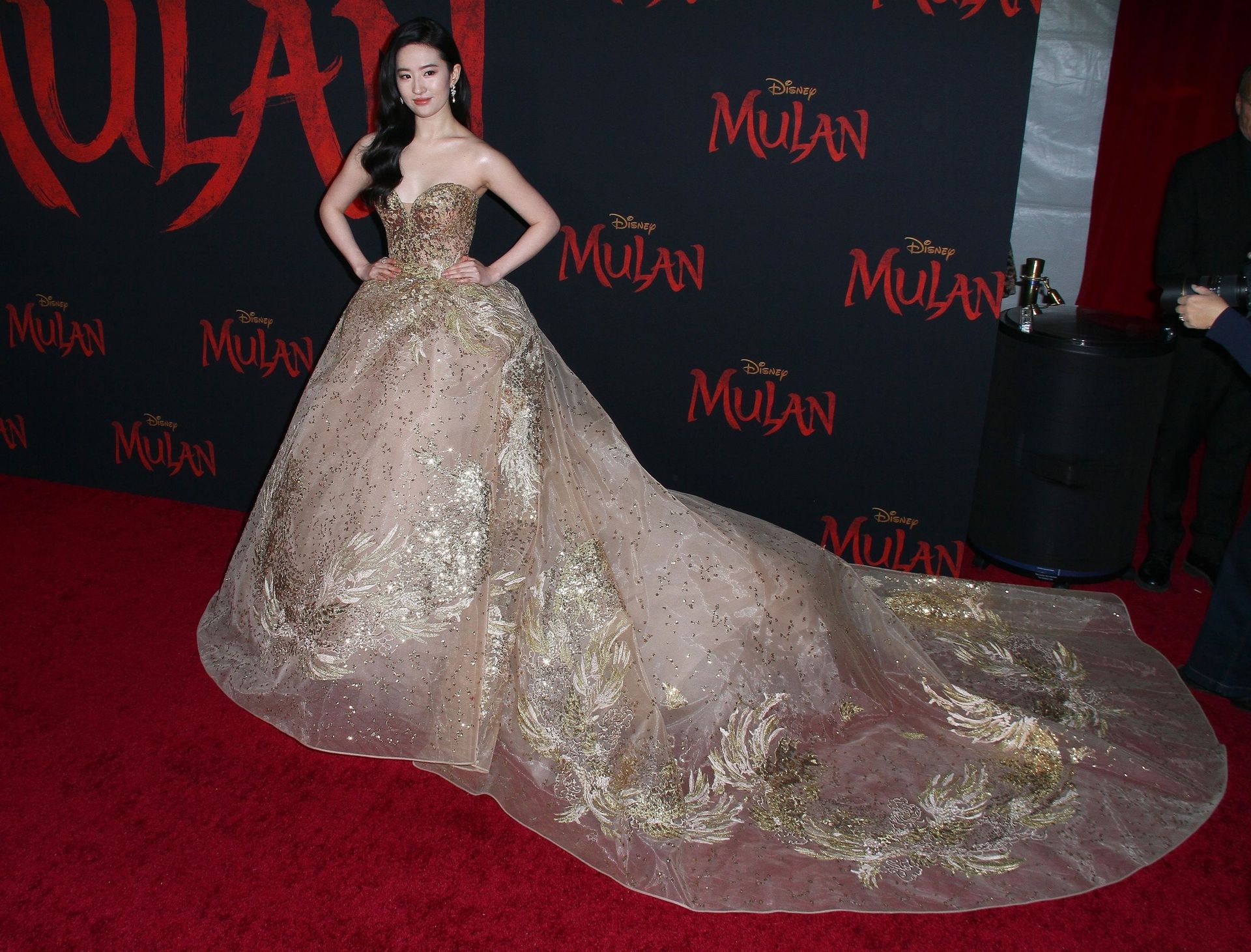 Yifei Liu Shines At The Premiere Of Mulan In Los Angeles 0006