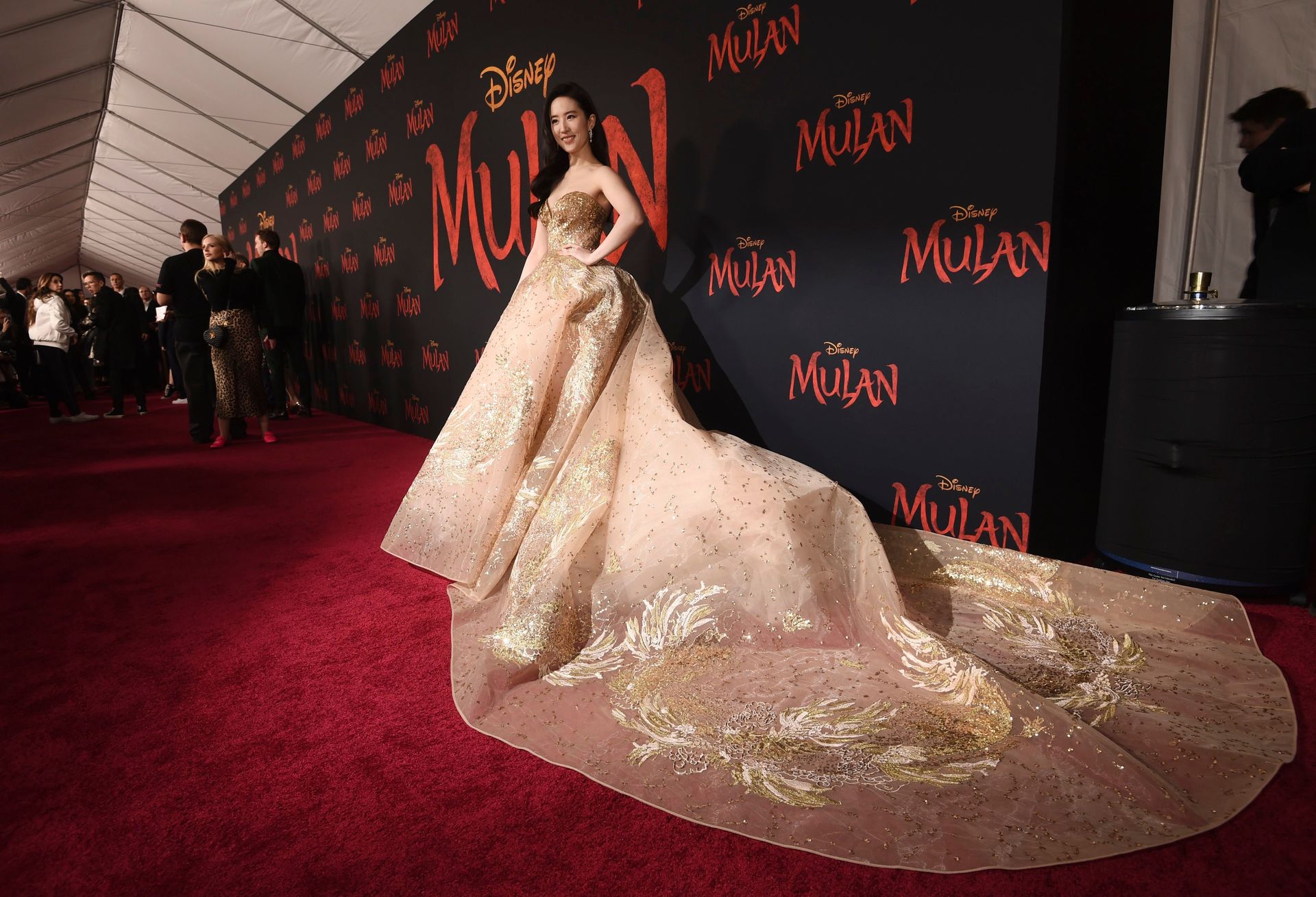 Yifei Liu Shines At The Premiere Of Mulan In Los Angeles 0015