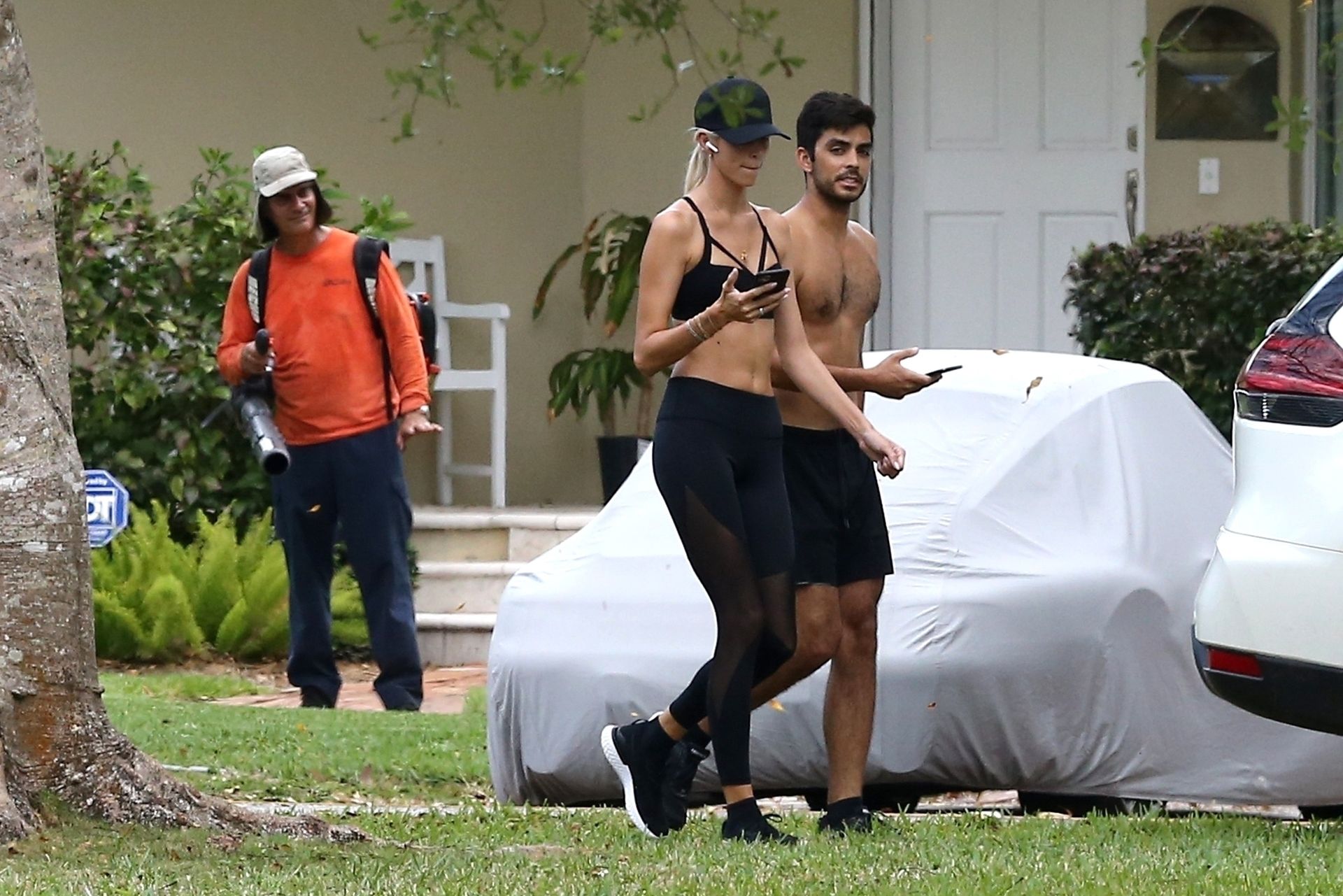 Devon Windsor & Jonathan Barbara Are A Couple That Works Out Together 0013