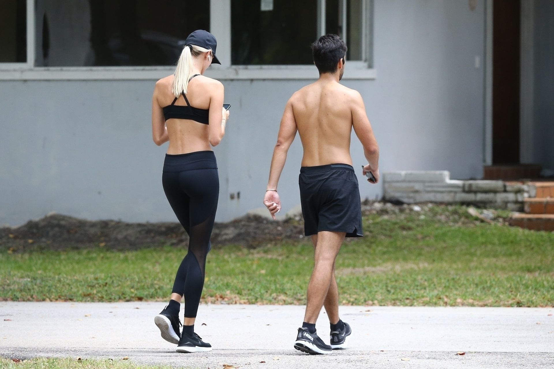 Devon Windsor & Jonathan Barbara Are A Couple That Works Out Together 0033