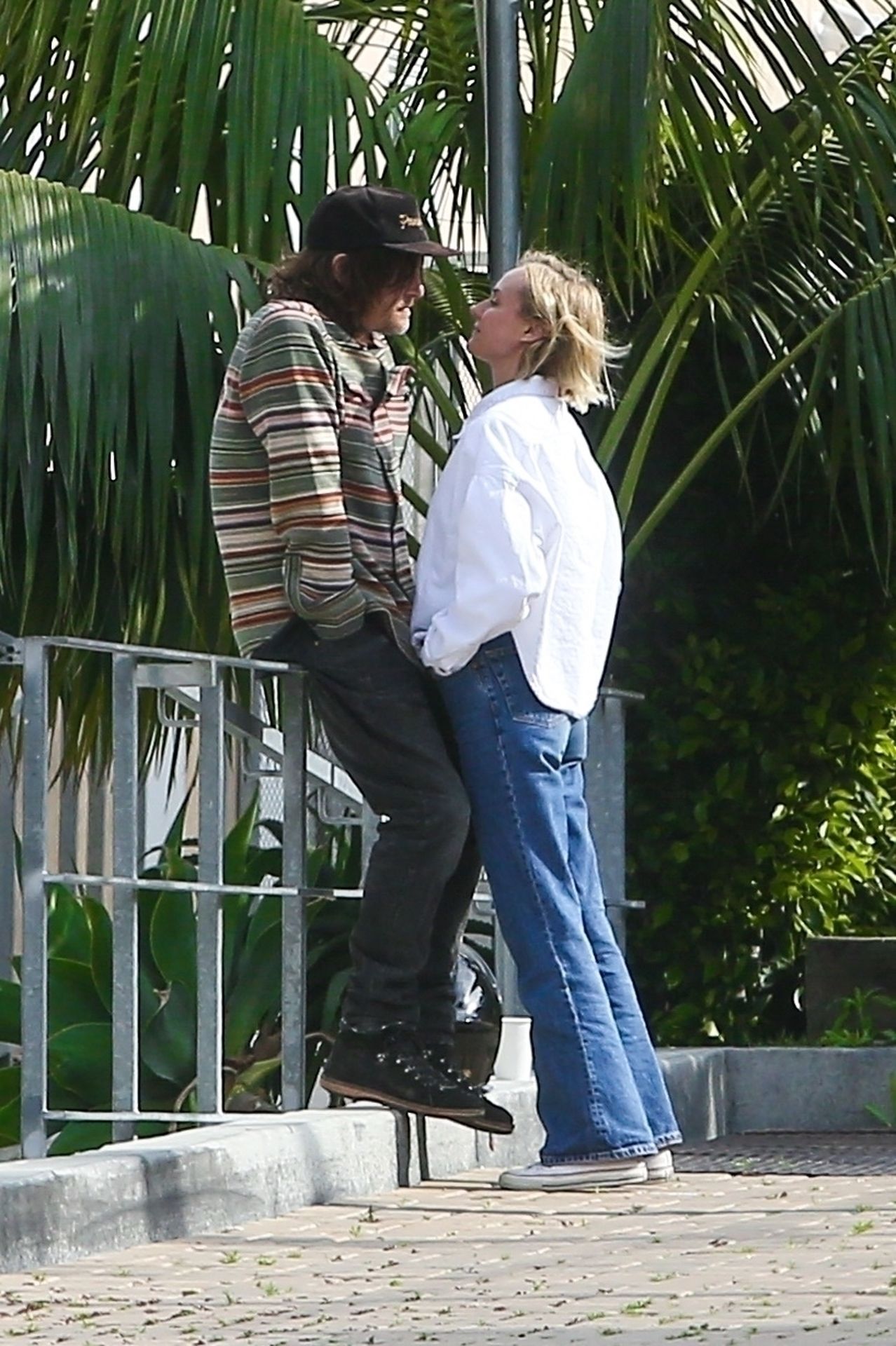 Diane Kruger & Norman Reedus Put On A Sweet Pda Display In Malibu 0003