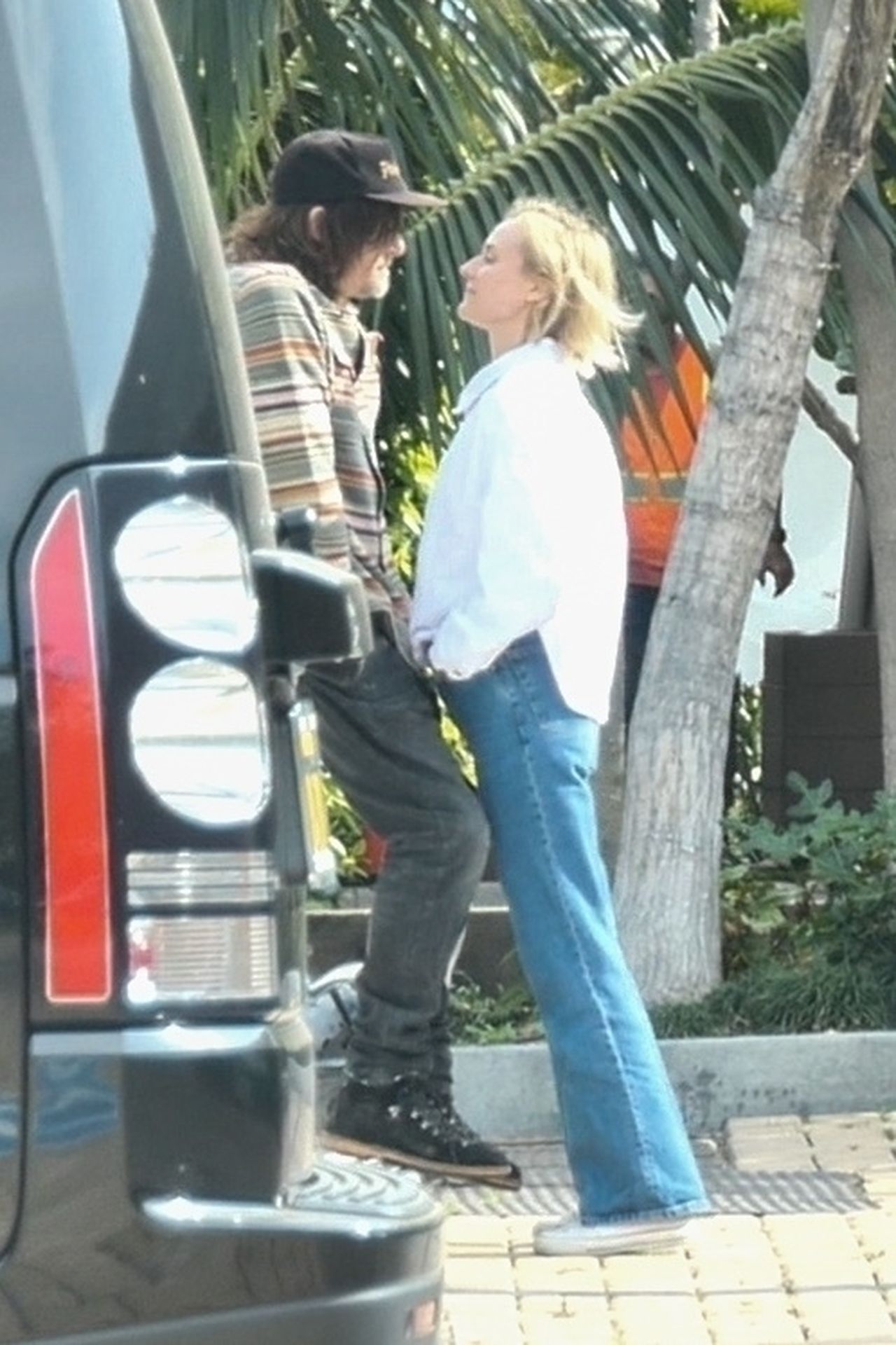 Diane Kruger & Norman Reedus Put On A Sweet Pda Display In Malibu 0013